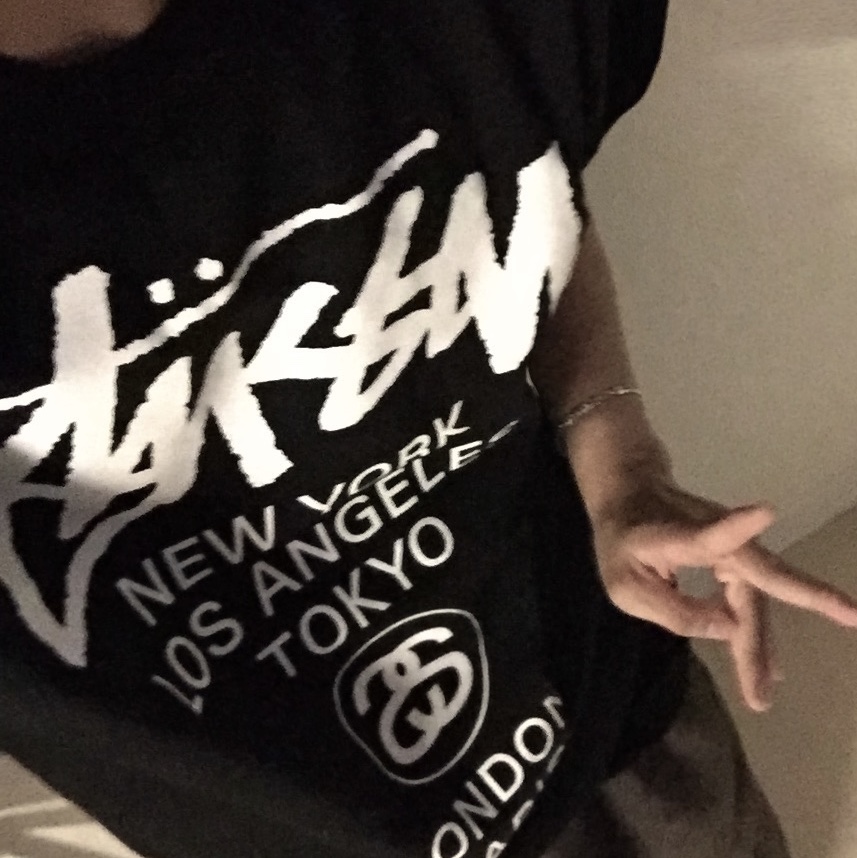 Stussy World Tour T-Shirt Black 2024,2025 착용 스타일
