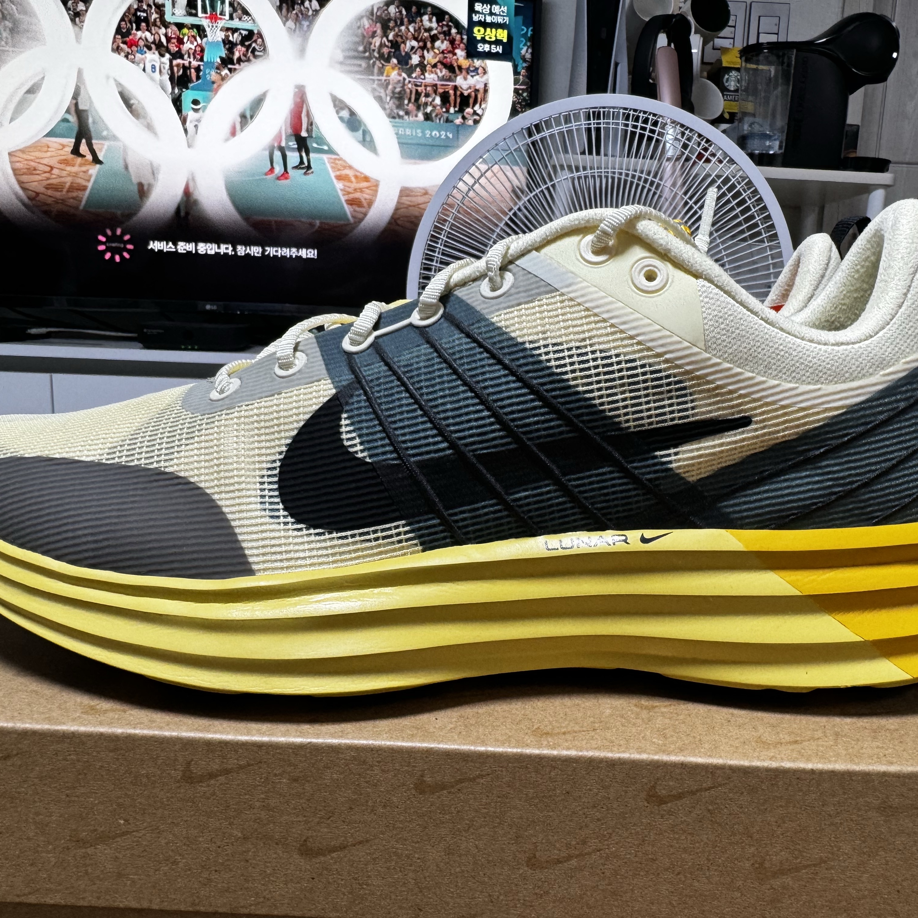 Nike Lunar Roam Alabaster and Green Abyss 착용 스타일 - 2