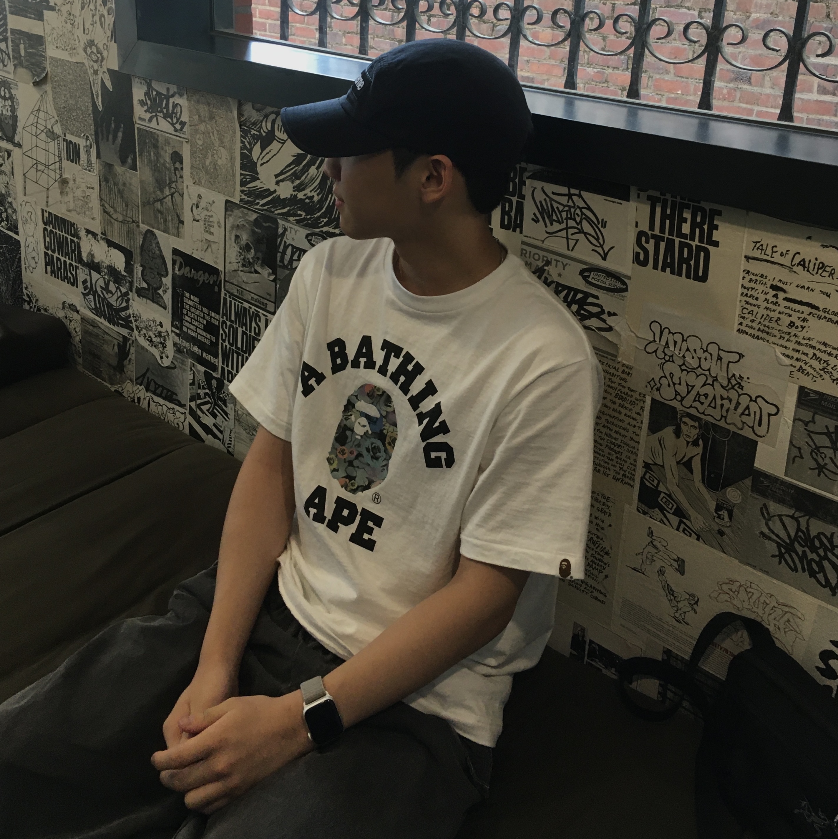 BAPE Floral Camo College T-Shirt White, Supreme Washed Chino Twill Camp Cap Black - 24SS 착용 스타일 - 1