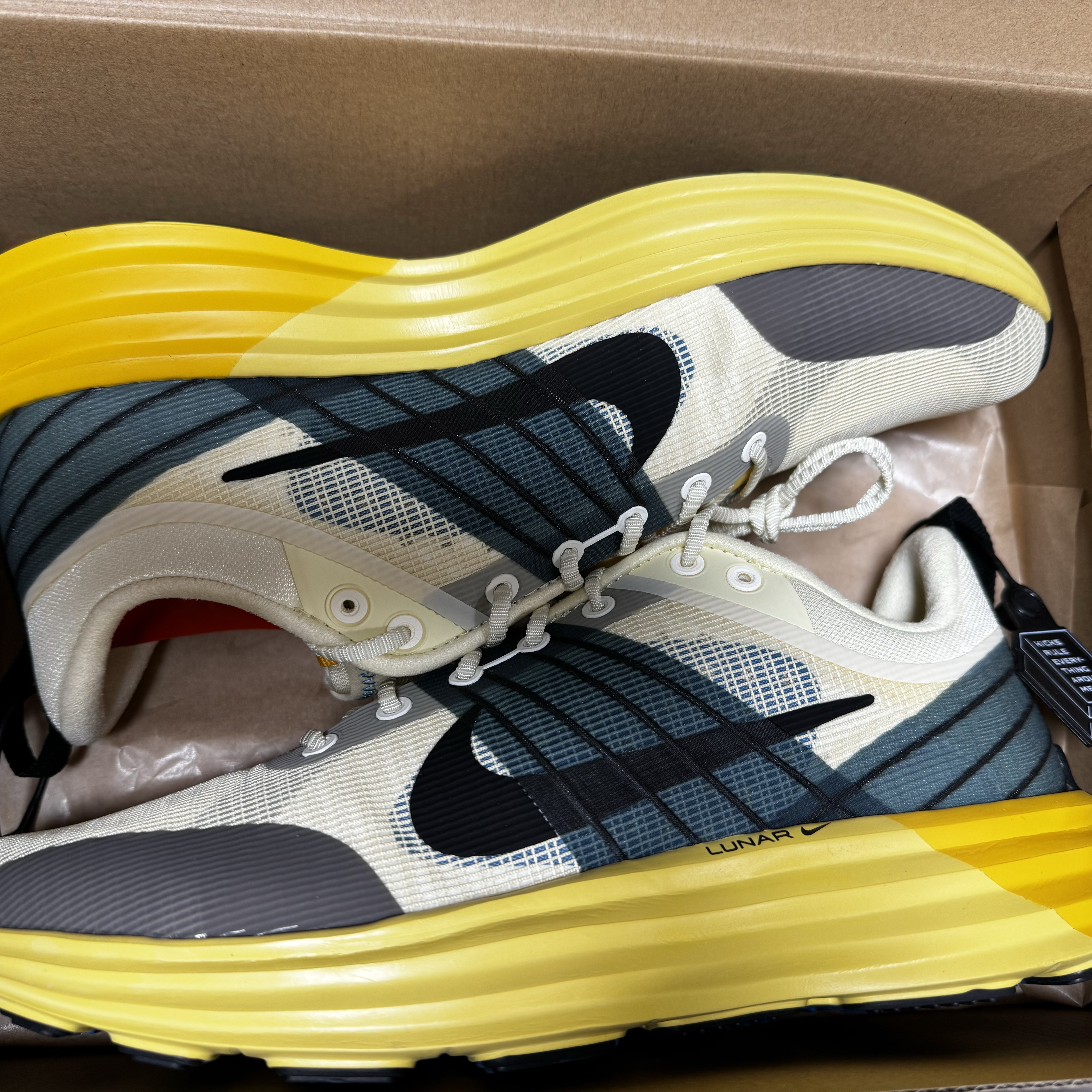 Nike Lunar Roam Alabaster and Green Abyss 착용 스타일 - 3