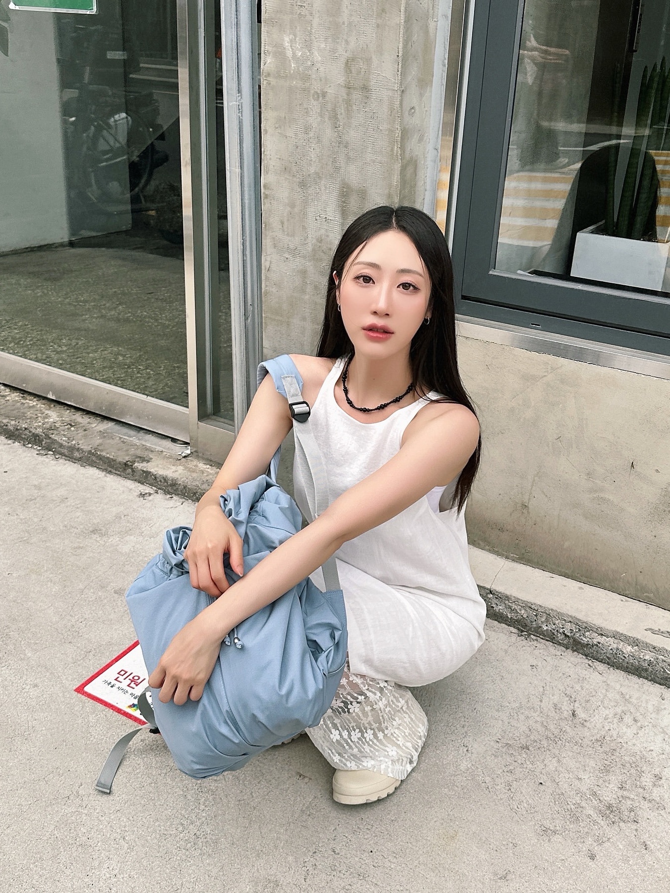 ACOC Blooming Backpack Ice Blue 착용 스타일 - 1