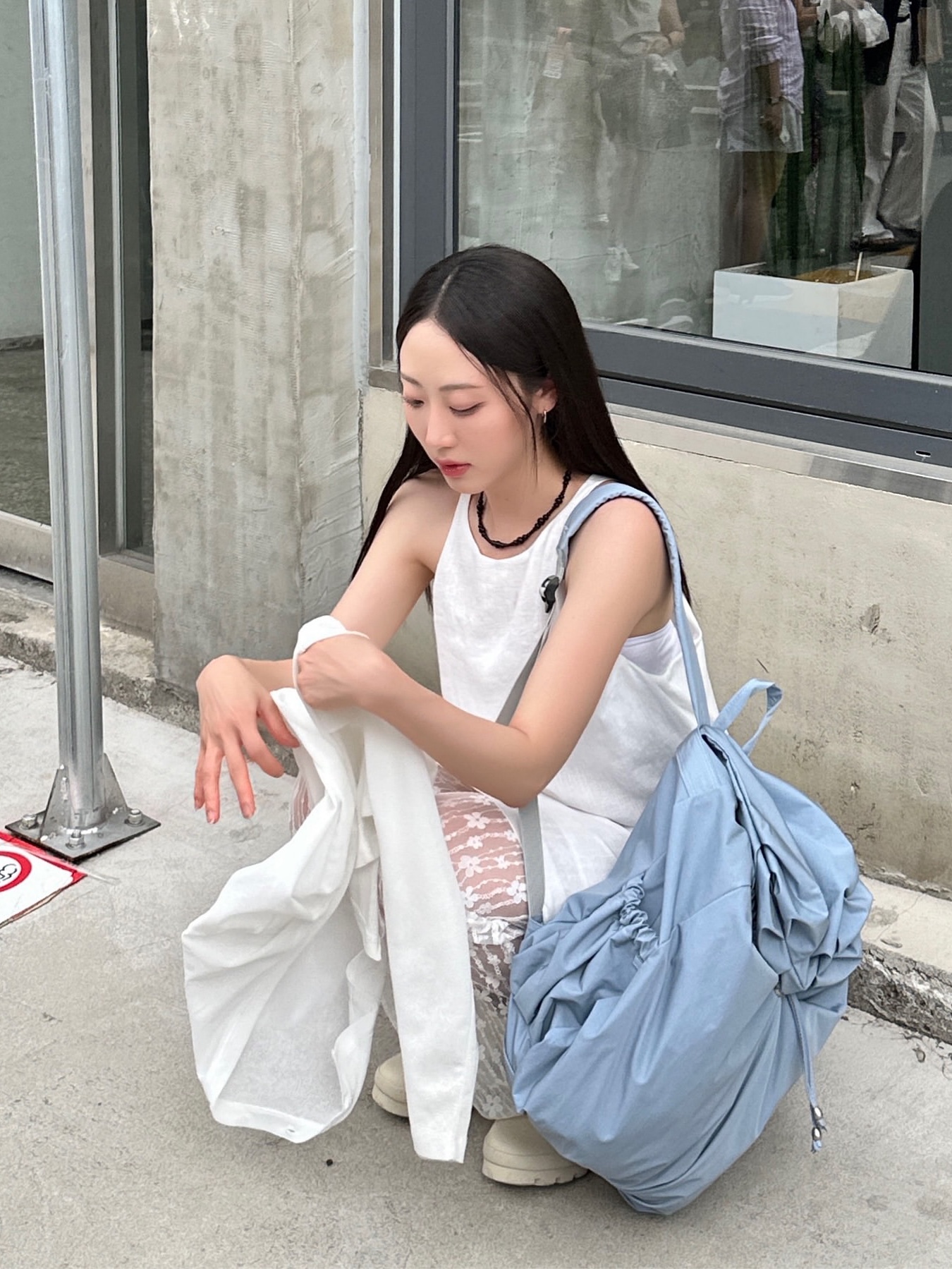 ACOC Blooming Backpack Ice Blue 착용 스타일 - 2
