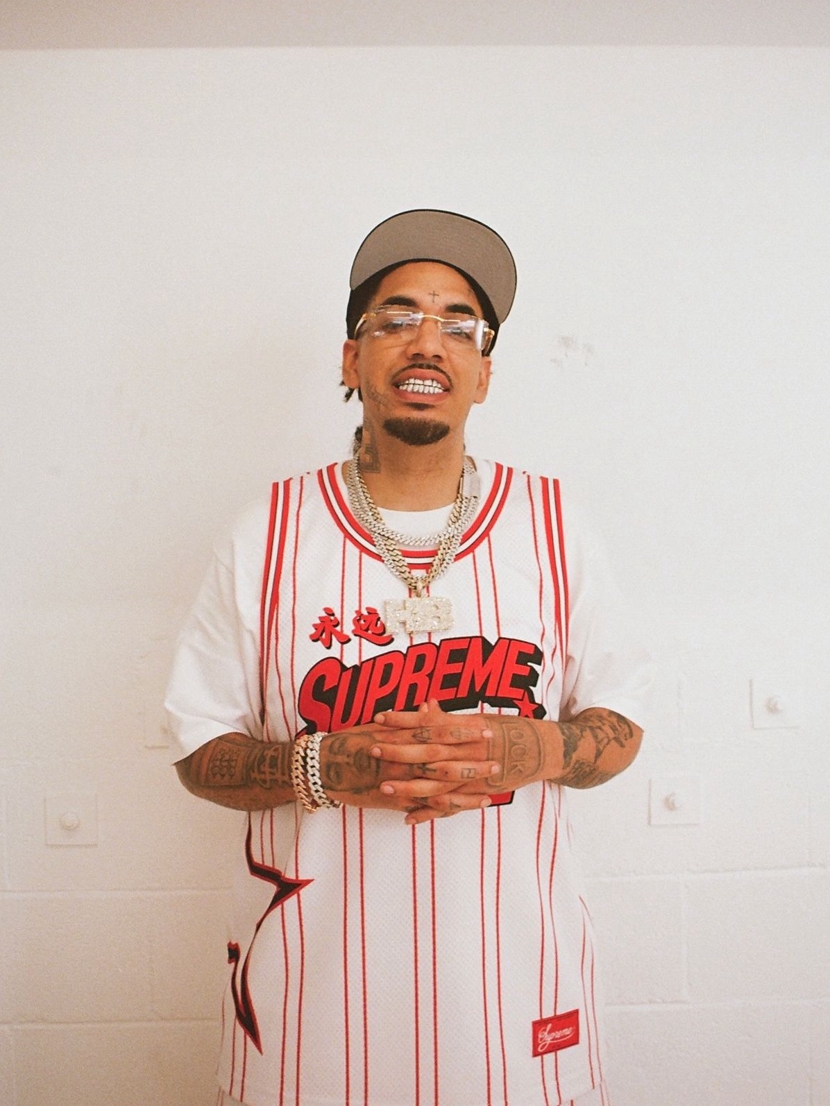 Supreme Pinstripe Crewneck Pink - 24SS, Supreme Box Logo Hooded Sweatshirt Ash Grey - 23FW 착용 스타일 - 6
