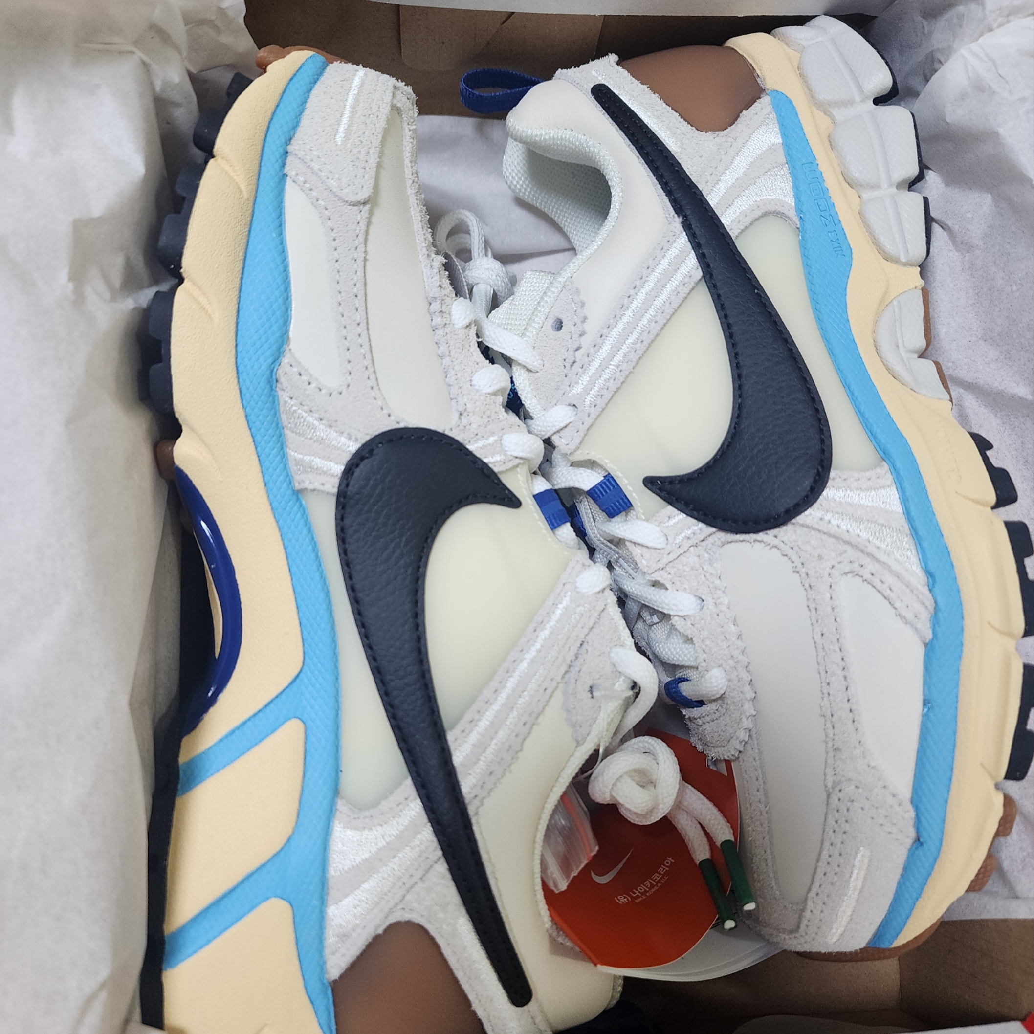 (W) Nike Zoom Vomero 5 PRM Designed by Japan 착용 스타일