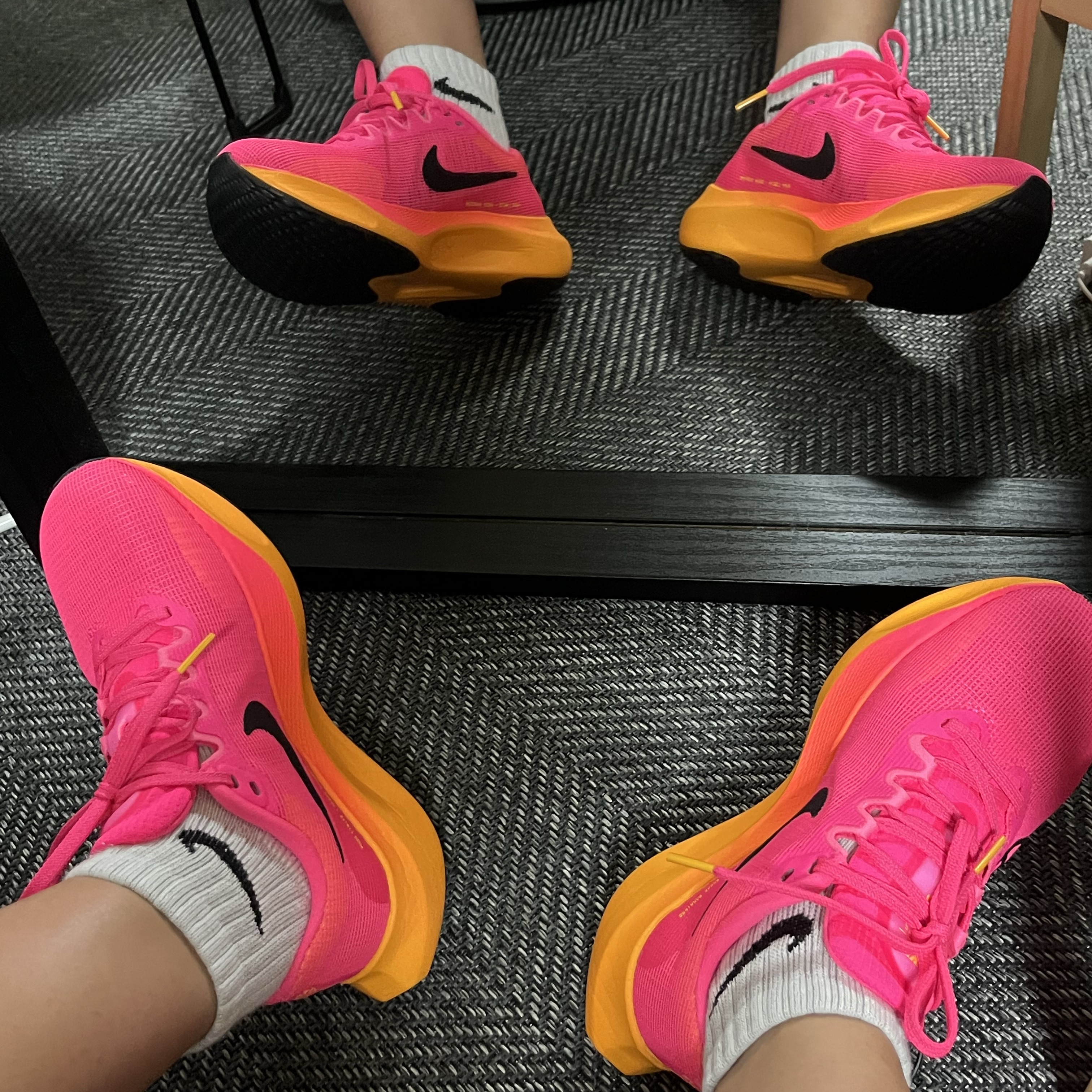 (W) Nike Zoom Fly 5 Hyper Pink Raser Orange 착용 스타일