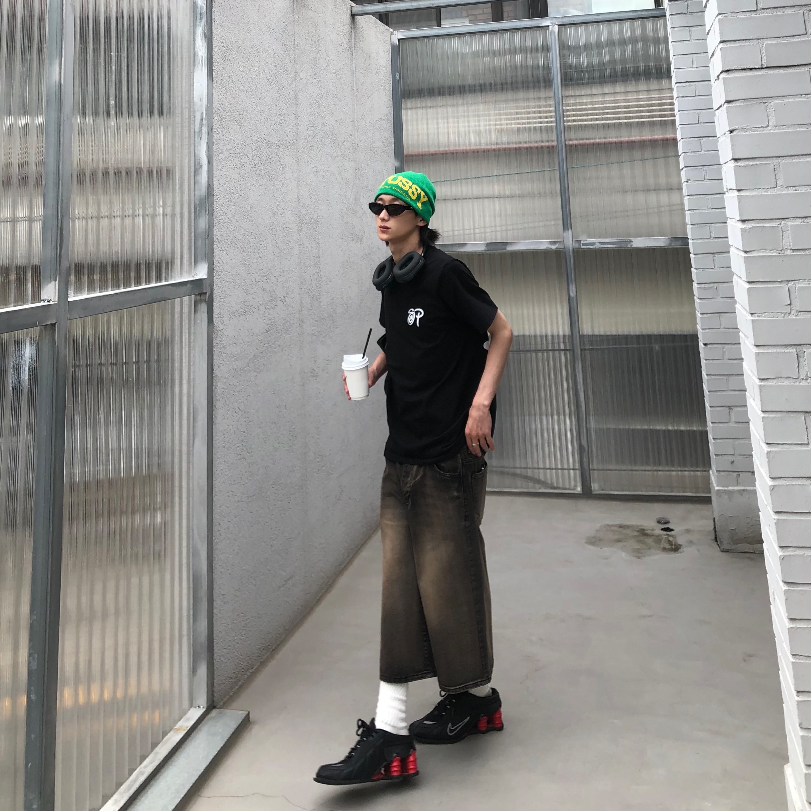 Stussy x Patta Sound Connection T-Shirt Black 착용 스타일 - 1