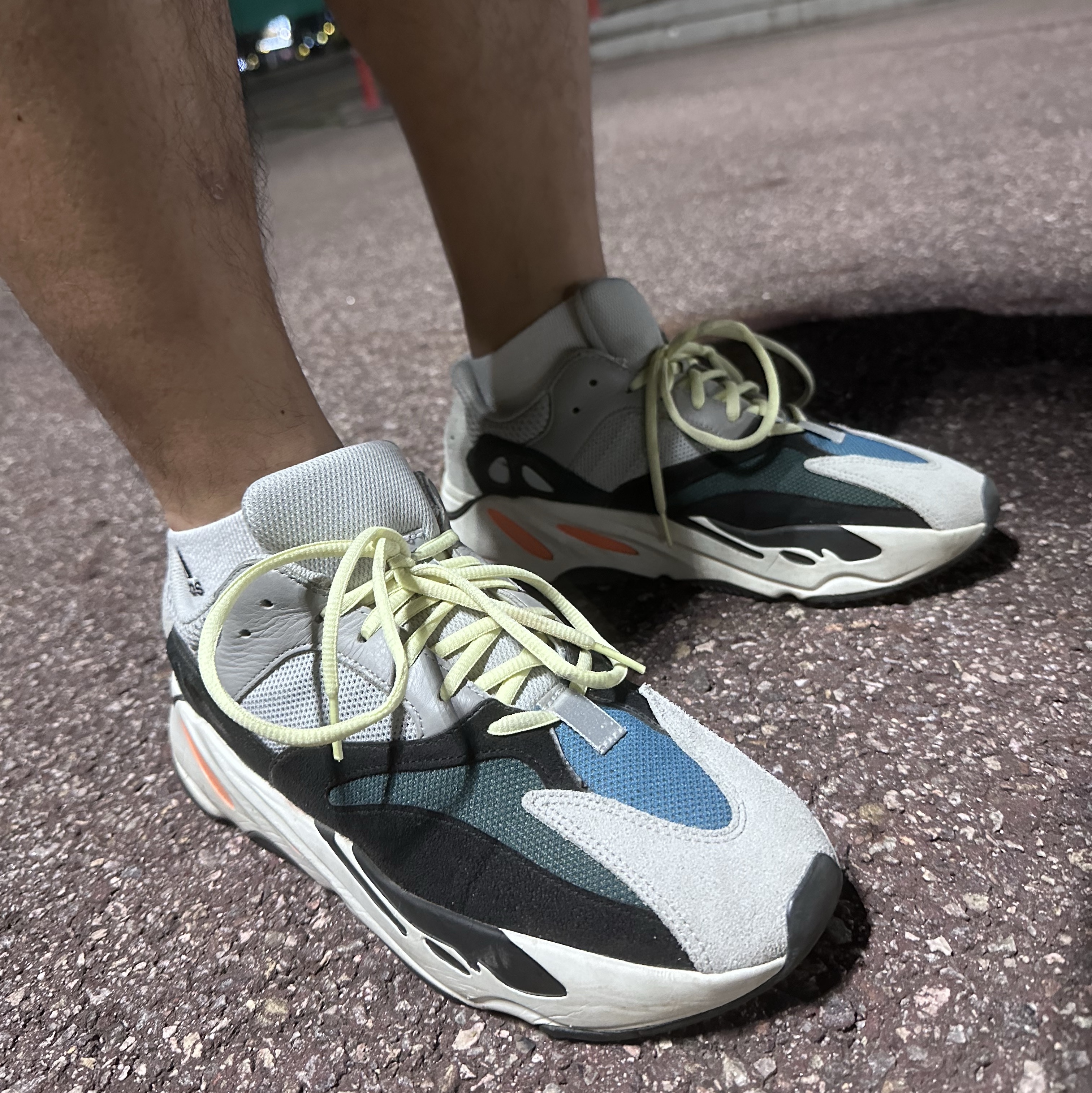 Adidas Yeezy Boost 700 Wave Runner Solid Grey 2017/2019 착용 스타일 - 2