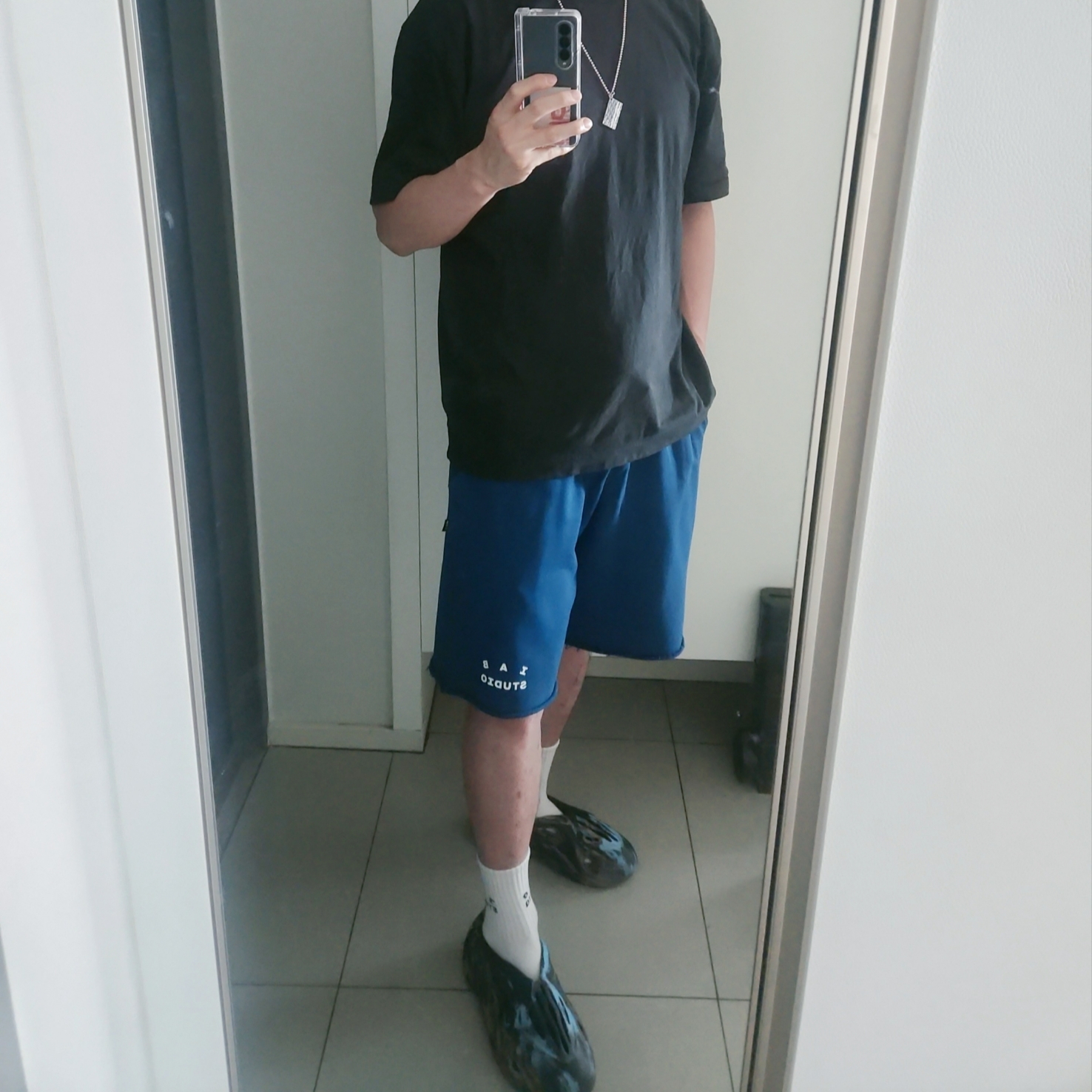 Yeezy YZY Short Sleeve T-Shirt Black, IAB Studio Heavy Sweatshorts Navy - 23FW 착용 스타일 - 2