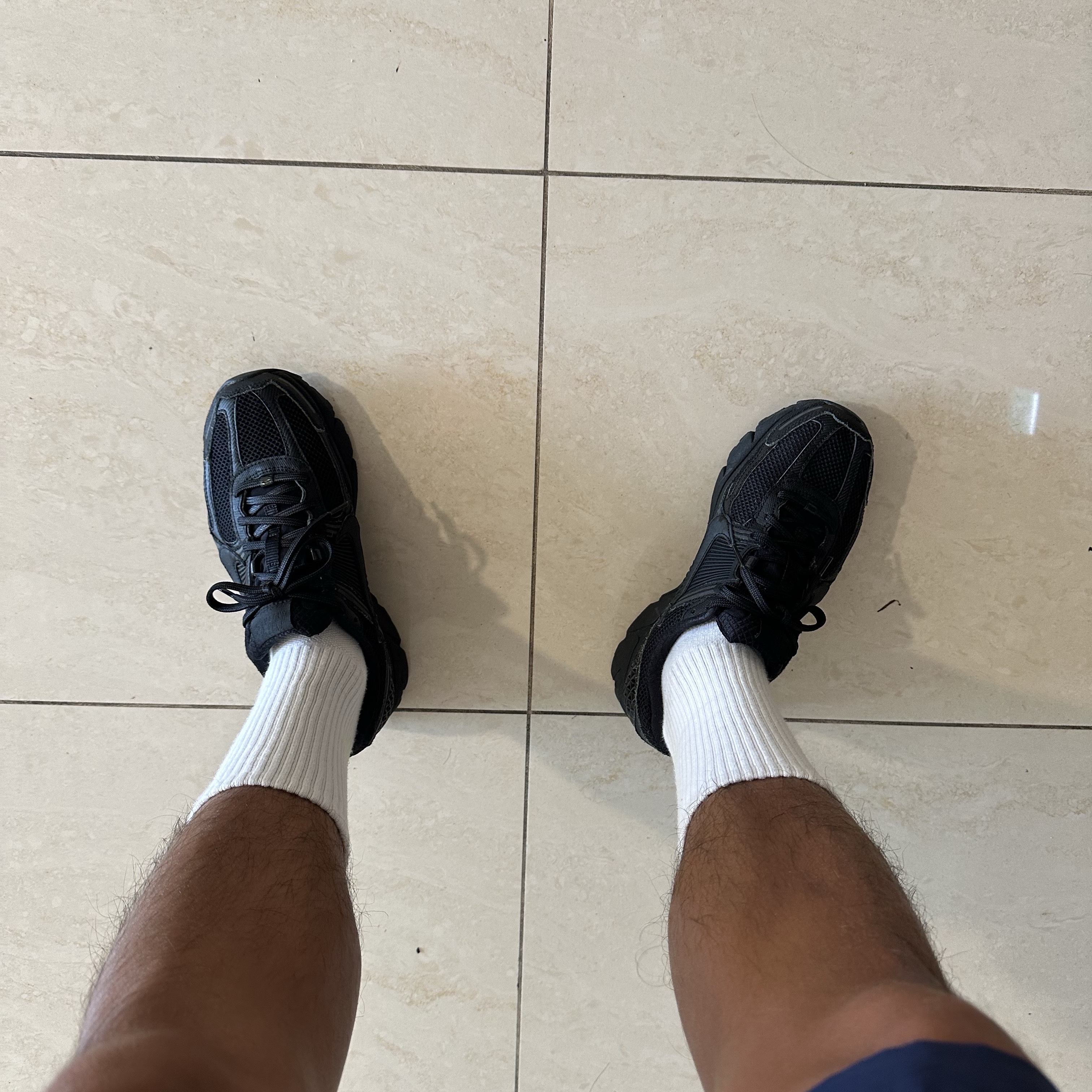 Nike Zoom Vomero 5 SP Black 착용 스타일