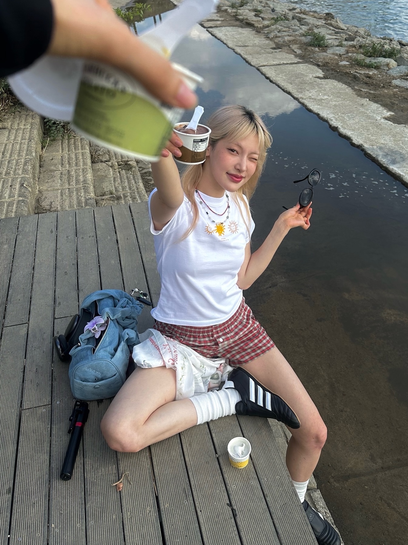 STU Women’s Sun Beads T-shirt White 착용 스타일 - 2