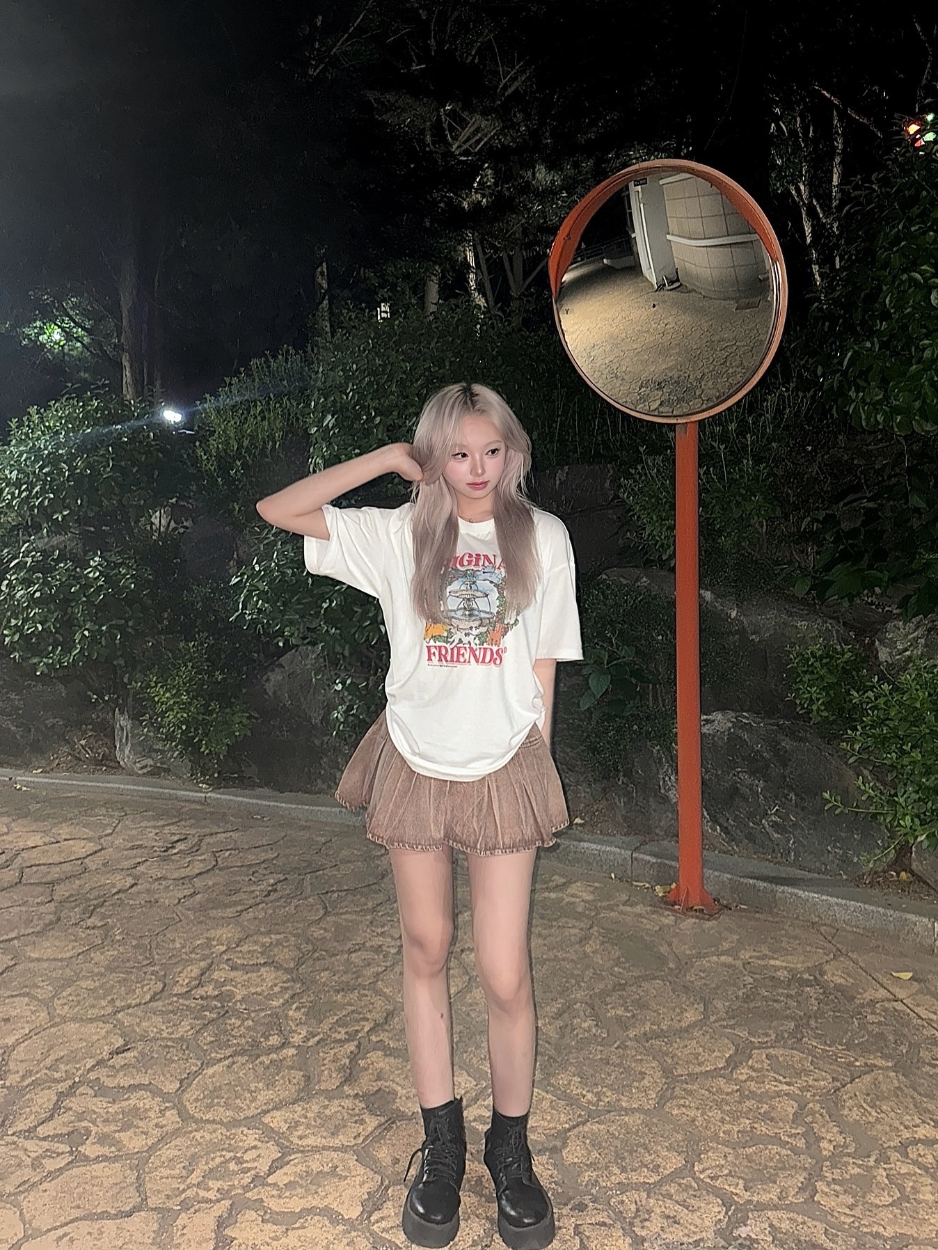 RDVZ Original Puppy Friends T-shirt White 착용 스타일 - 2