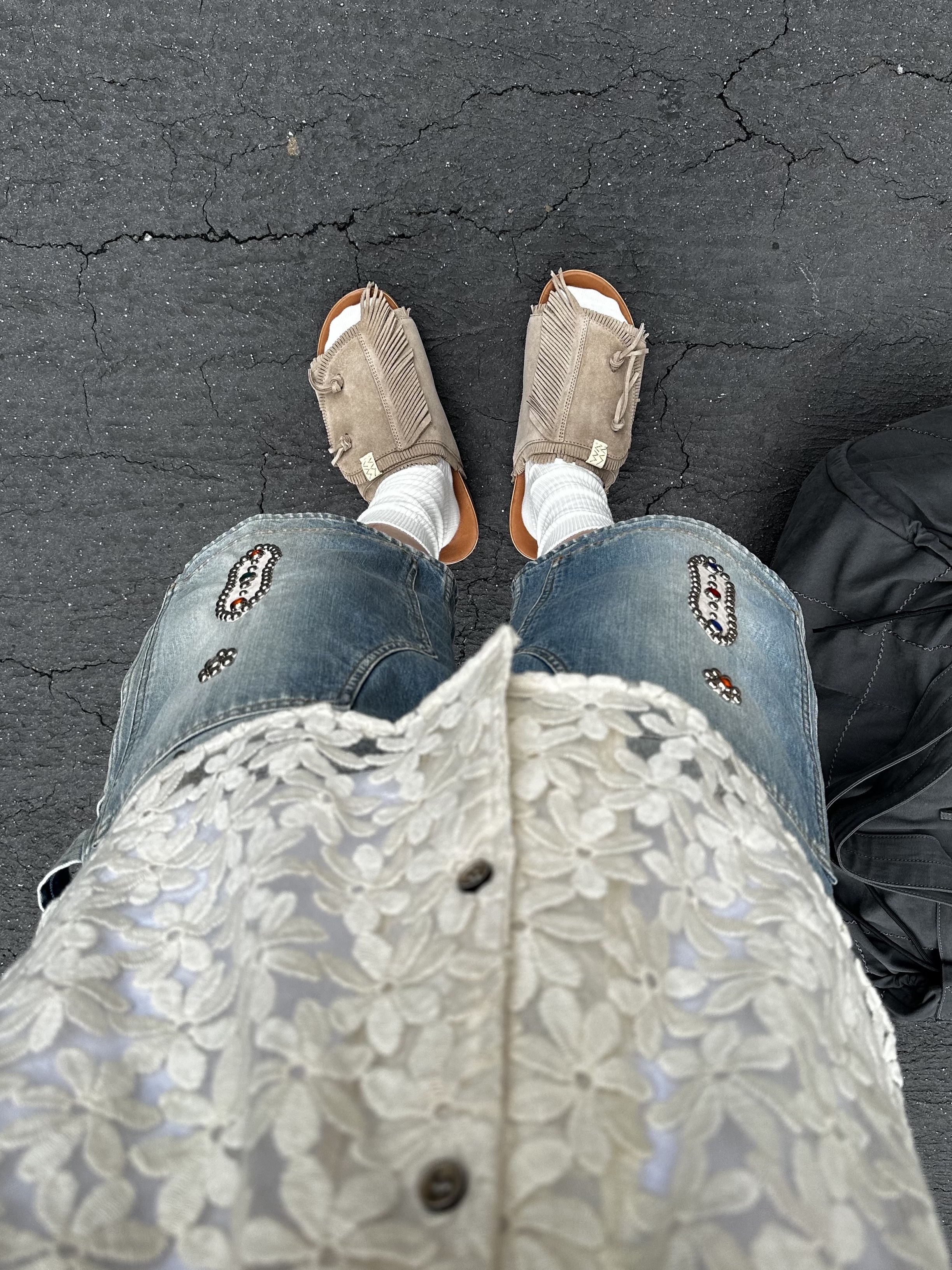 Kapital 14 oz. Denim Short Pants Studs Remake Indigo (Processing), Visvim Christo Shaman Folk Sand - 24SS 착용 스타일 - 6