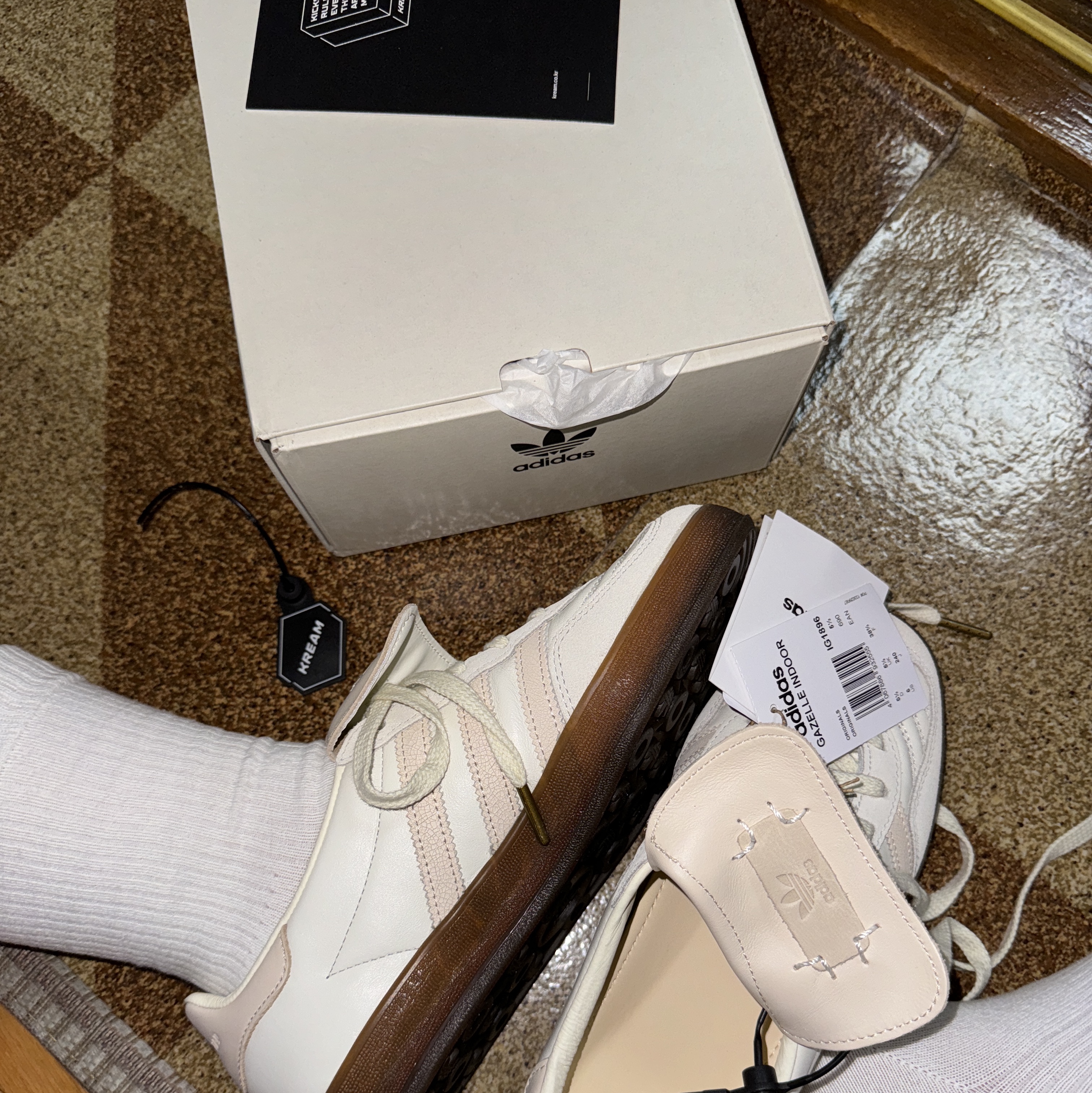 Adidas x Foot Industry Gazelle Indoor Off White Sand Strata 착용 스타일