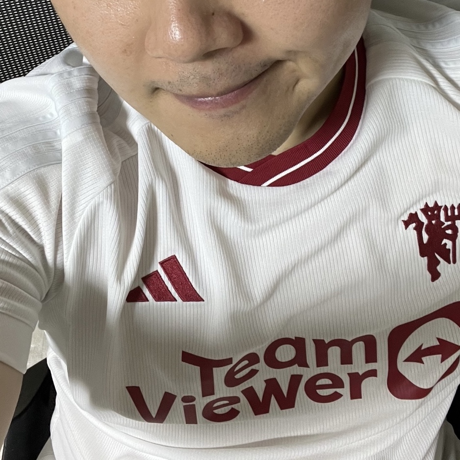 Adidas Manchester United 2023/24 3rd Jersey Cloud White - KR Sizing (Non Marking Ver.) 착용 스타일 - 1