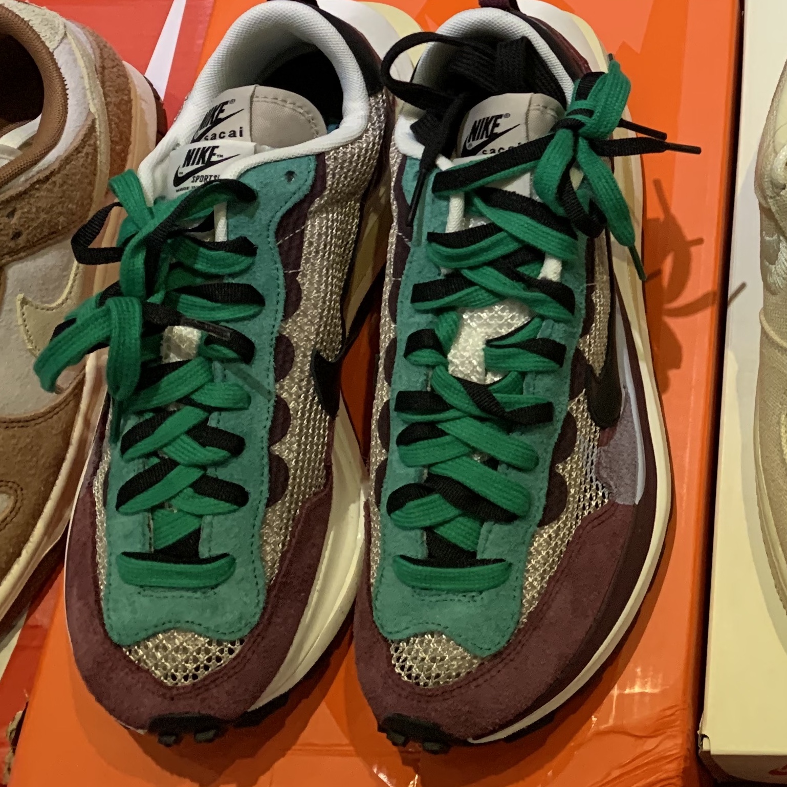 Nike x Sacai VaporWaffle String & Black Villain Red 착용 스타일