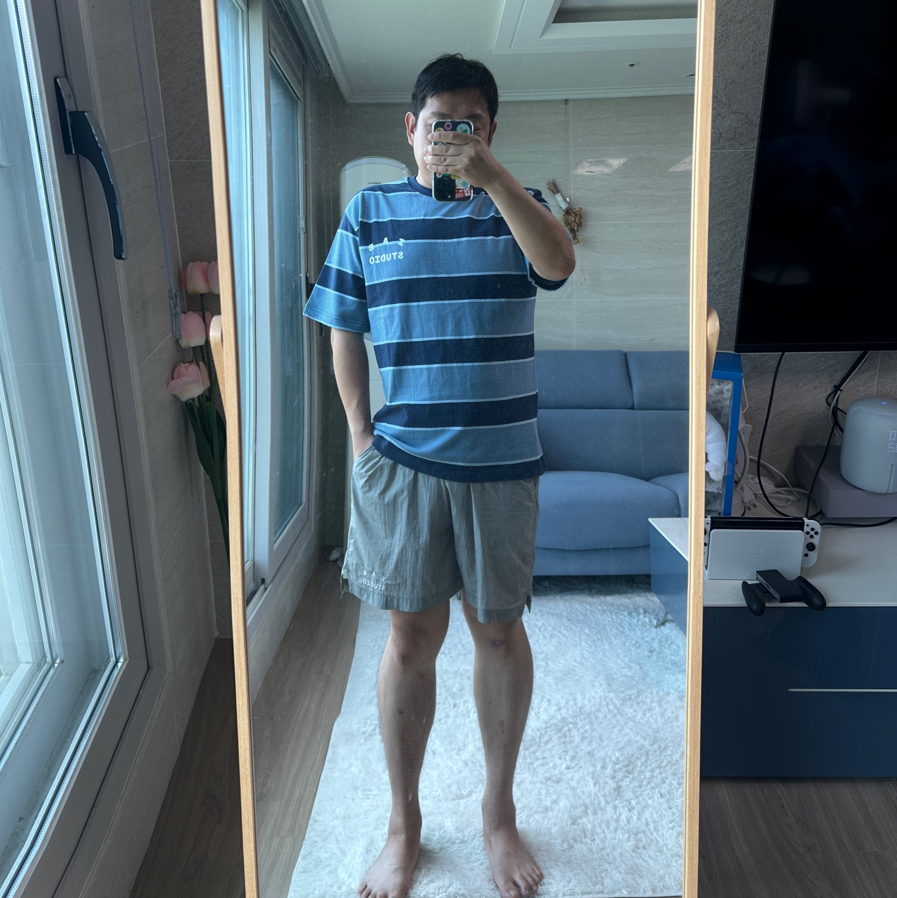 IAB Studio Striped T-Shirt Blue White 착용 스타일 - 1