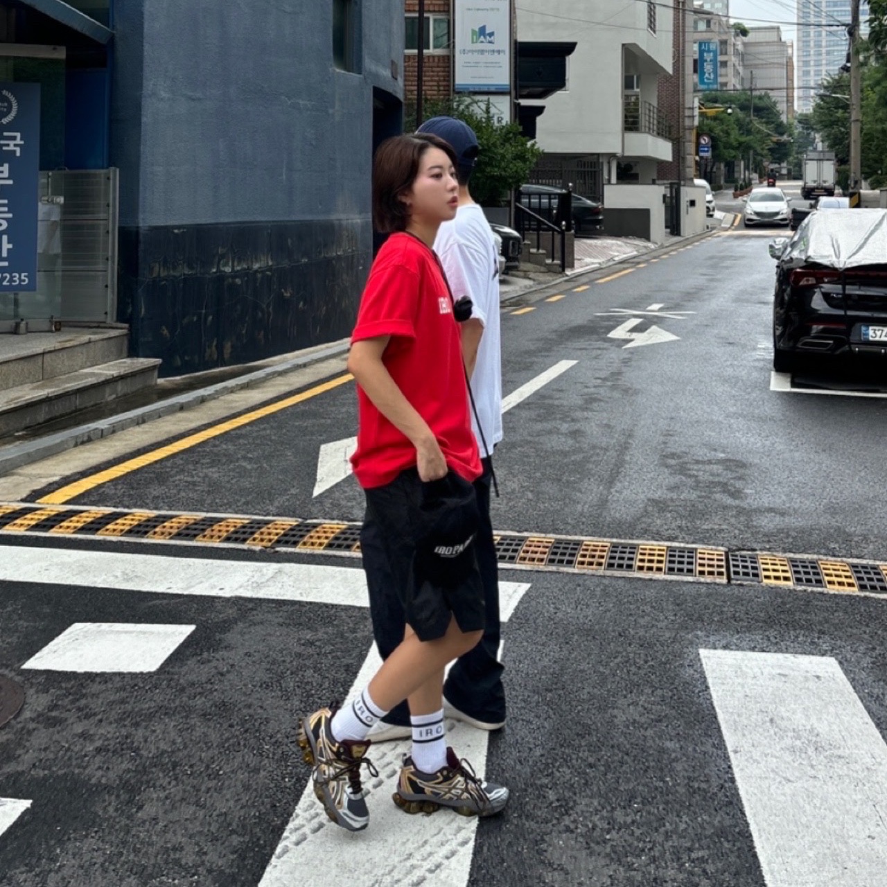Iro Club De Paris Edition Cotton T-Shirt Red, Iro Club De Paris Edition Cotton T-Shirt White 착용 스타일 - 4