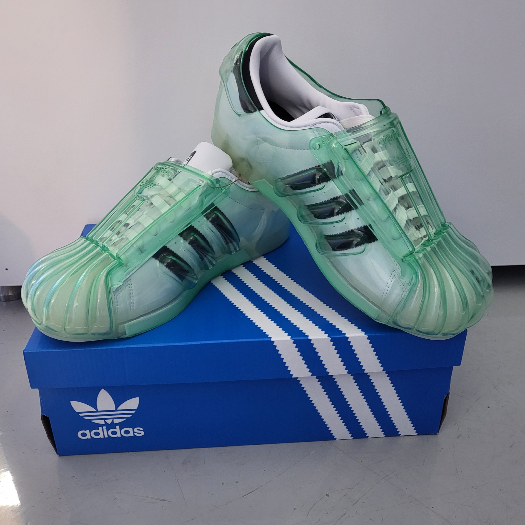 Adidas Superstar Bubble Green 착용 스타일
