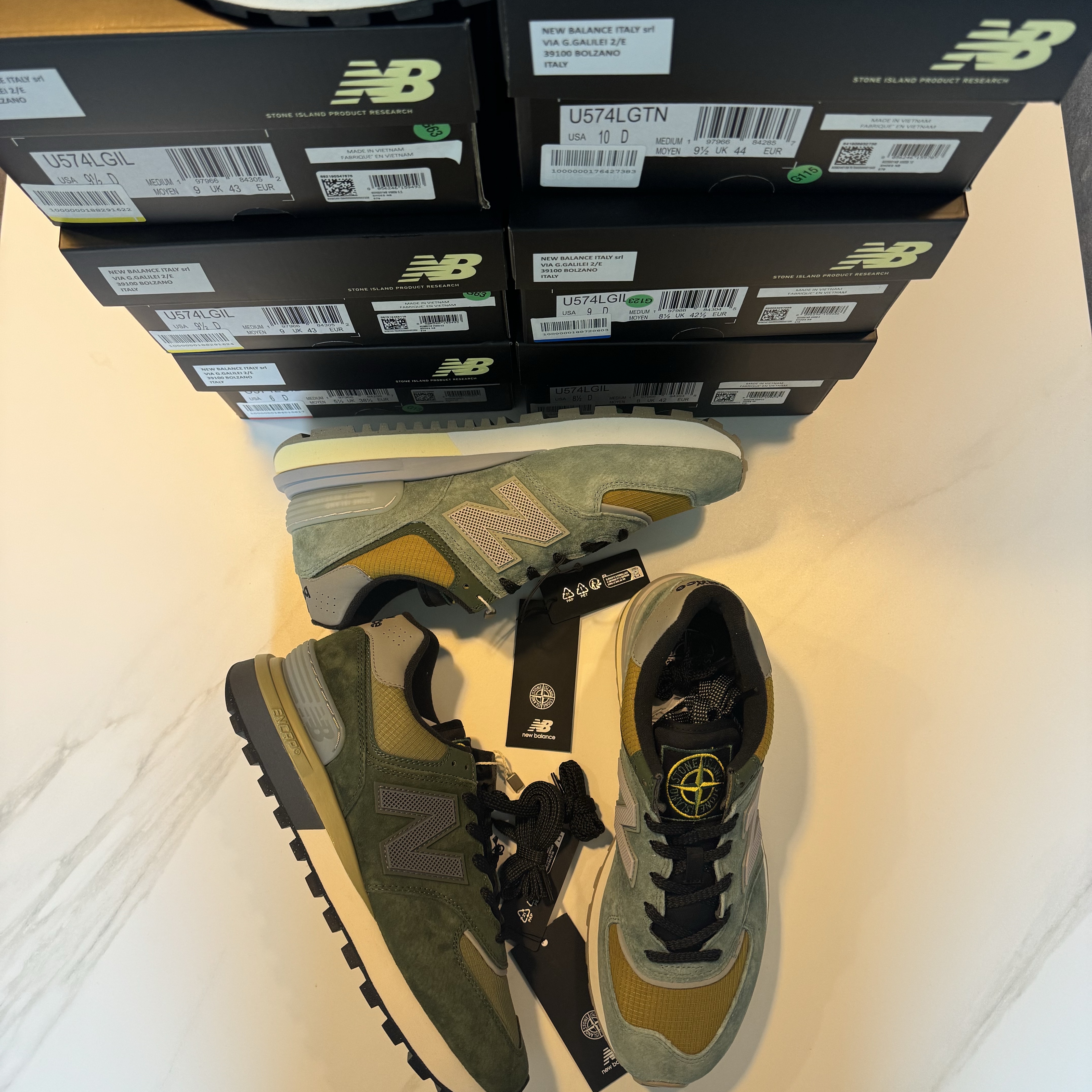 New Balance x Stone Island 574 Legacy Dark Green, New Balance x Stone Island 574 Legacy Light Green 착용 스타일 - 1