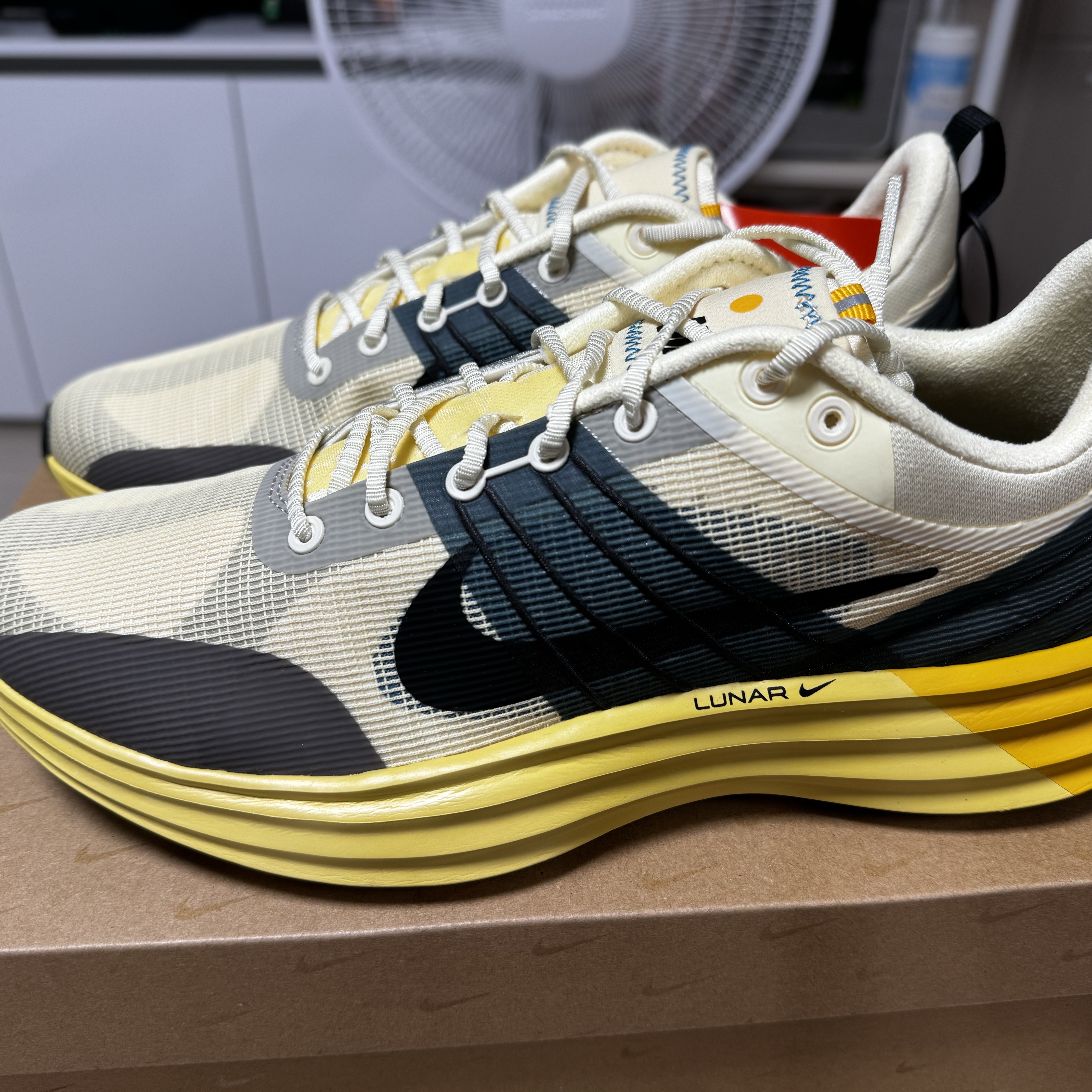 Nike Lunar Roam Alabaster and Green Abyss 착용 스타일 - 1