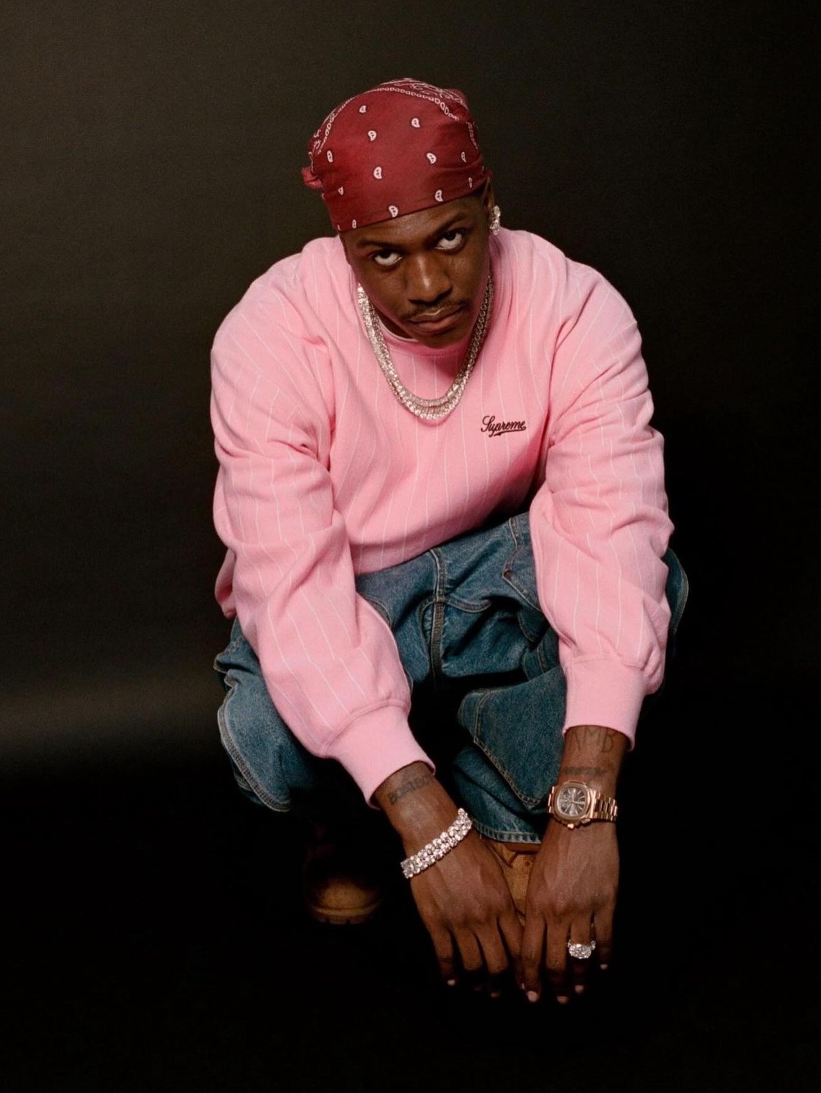 Supreme Pinstripe Crewneck Pink - 24SS, Supreme Box Logo Hooded Sweatshirt Ash Grey - 23FW 착용 스타일 - 1