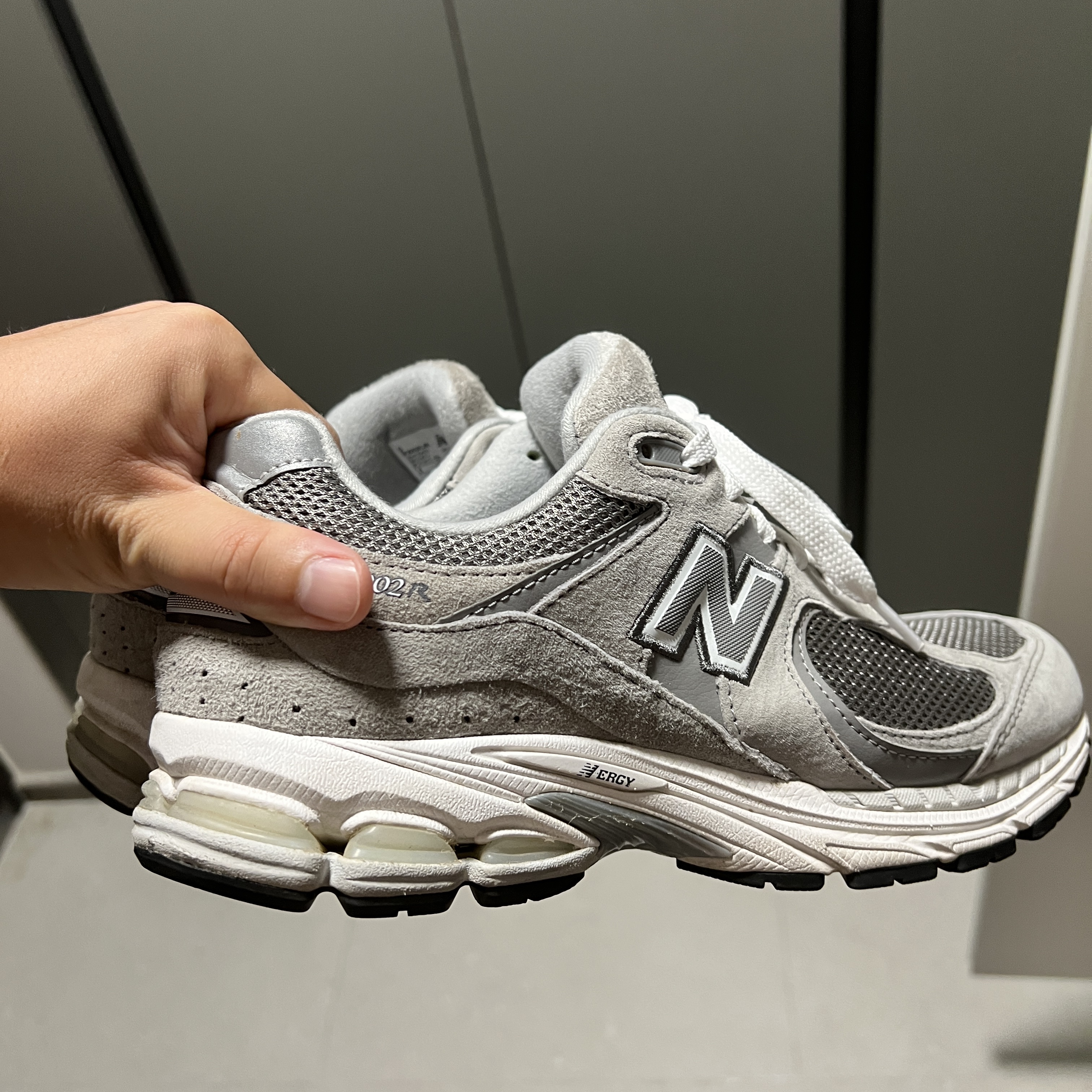 New Balance 2002R Marblehead White 착용 스타일