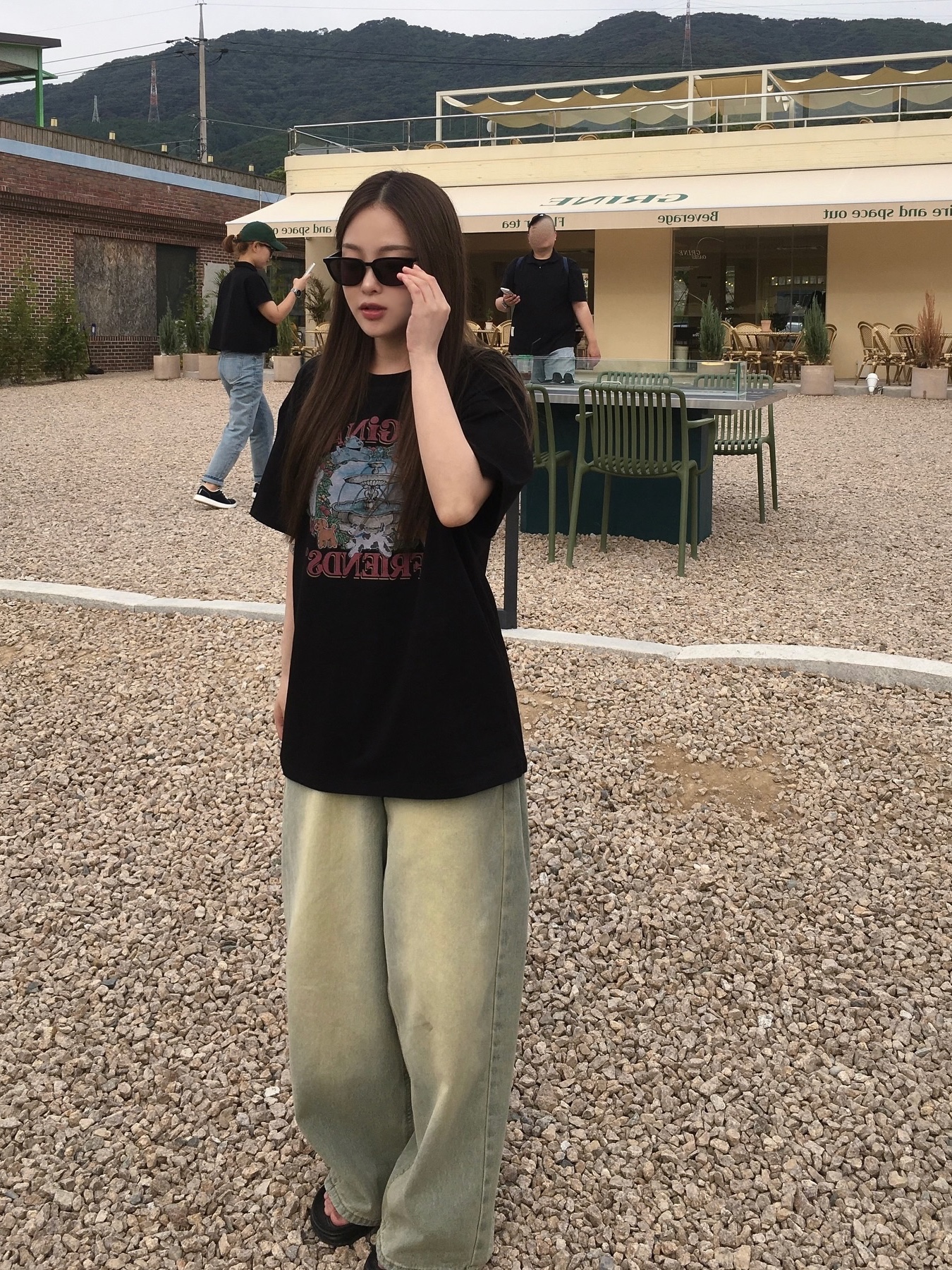 RDVZ Original Puppy Friends T-shirt Black 착용 스타일 - 2