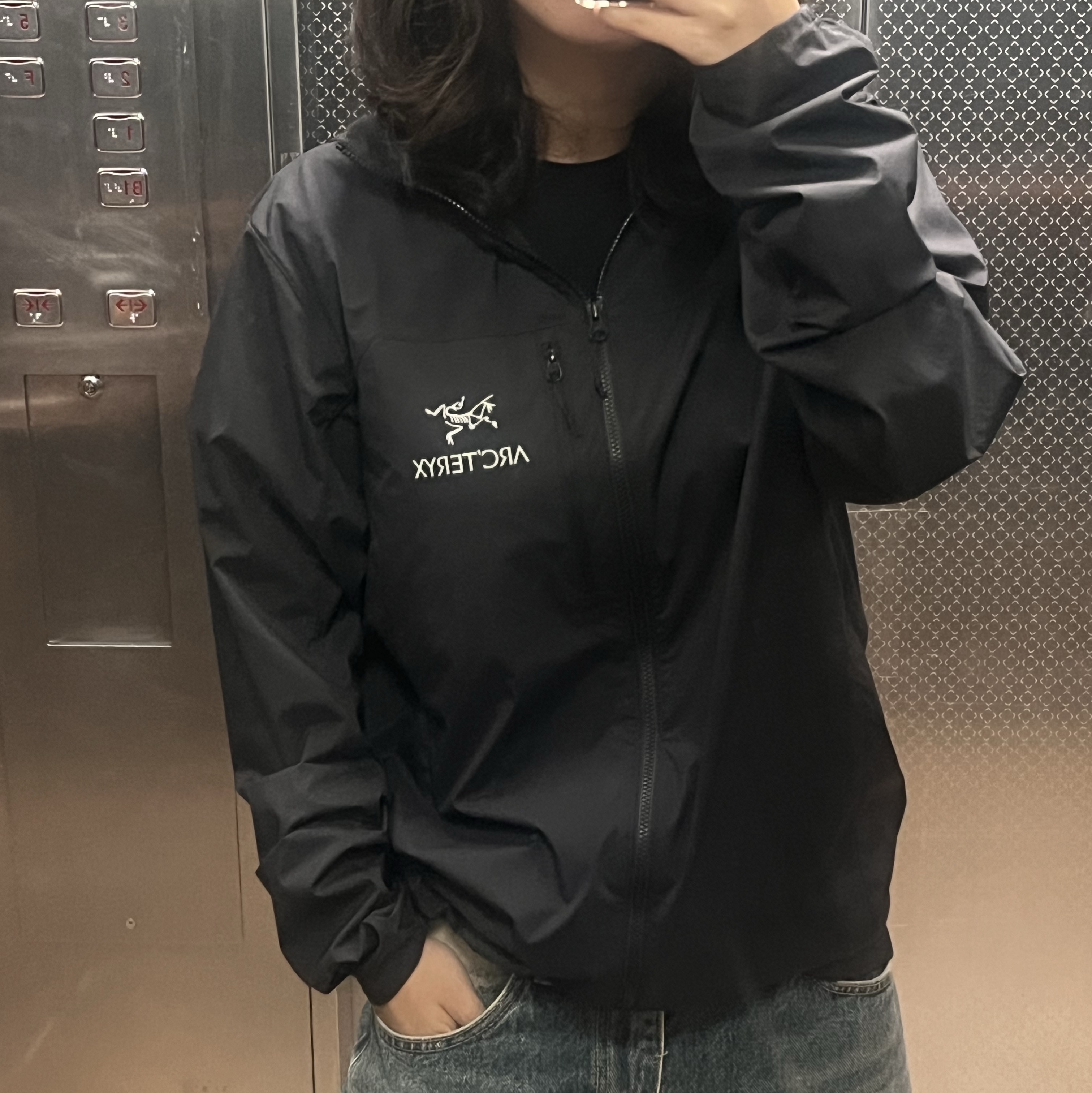 Arc'teryx Squamish Hoody Black 착용 스타일 - 1