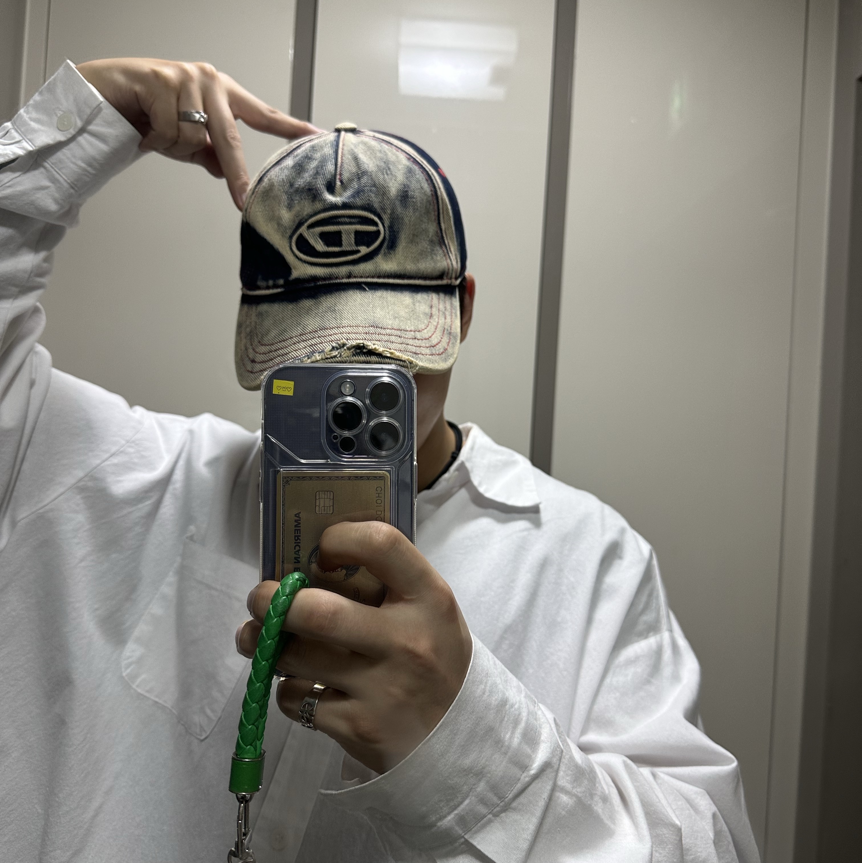 Diesel C-Seymon Treated Denim Baseball Cap Blue White, Bottega Veneta Intreccio Keyring Emerald Green 착용 스타일