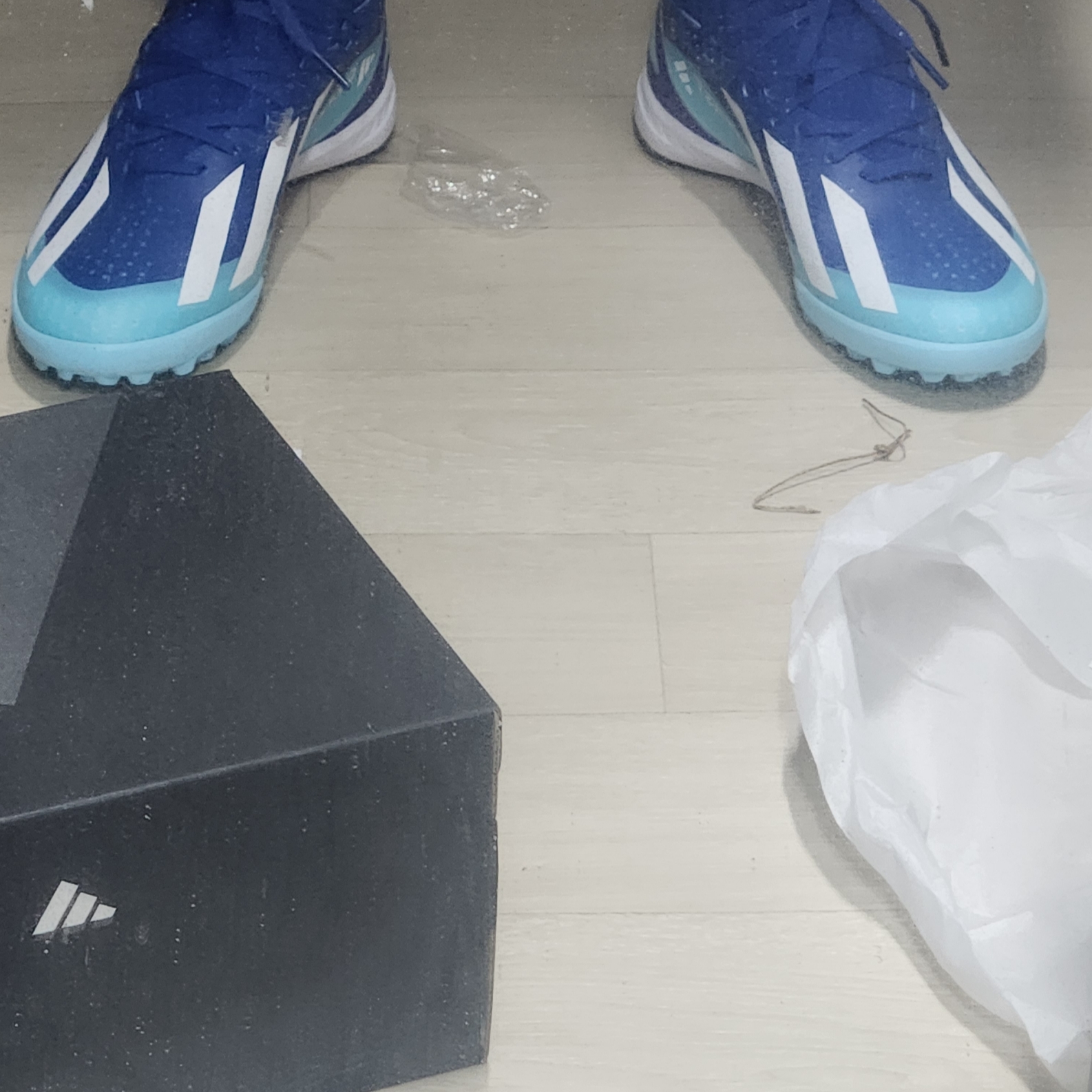 Adidas X Crazyfast.3 TF Bright Royal White 착용 스타일
