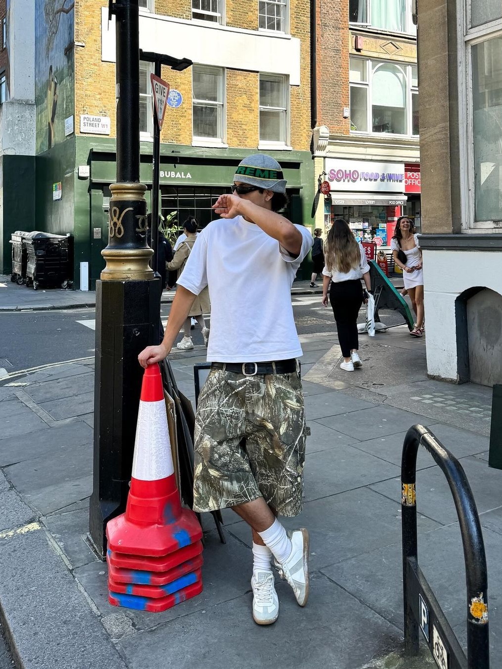 Diesel P-Gold-Zebra Twill Pants With Zebra Camo Print Military Green, Entire Studios Heavy Drop Short Military - 24FW 착용 스타일 - 3