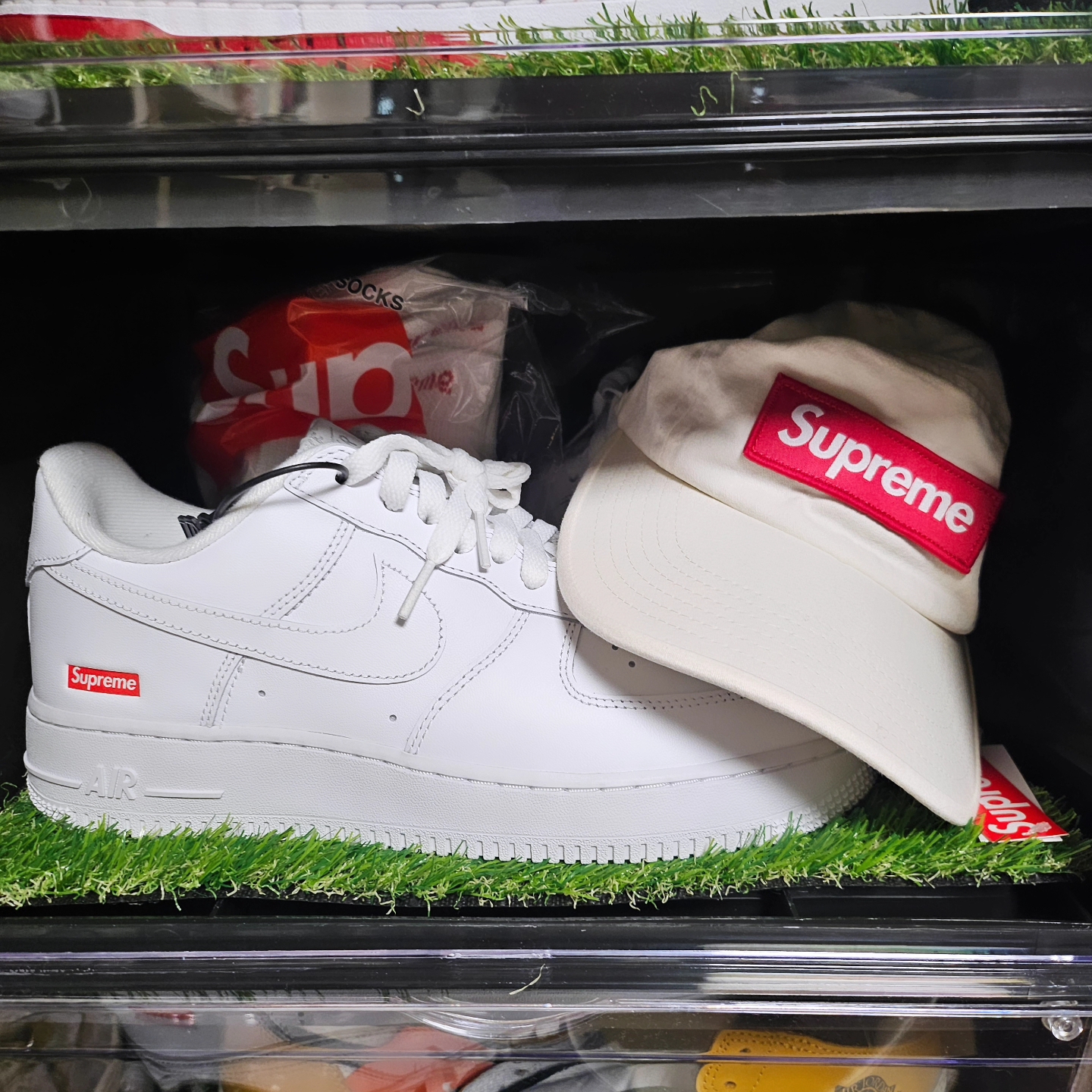 Nike x Sean Wotherspoon Air Max 1/97, (W) Jordan 1 x Travis Scott Retro Low OG SP Canary 착용 스타일 - 6