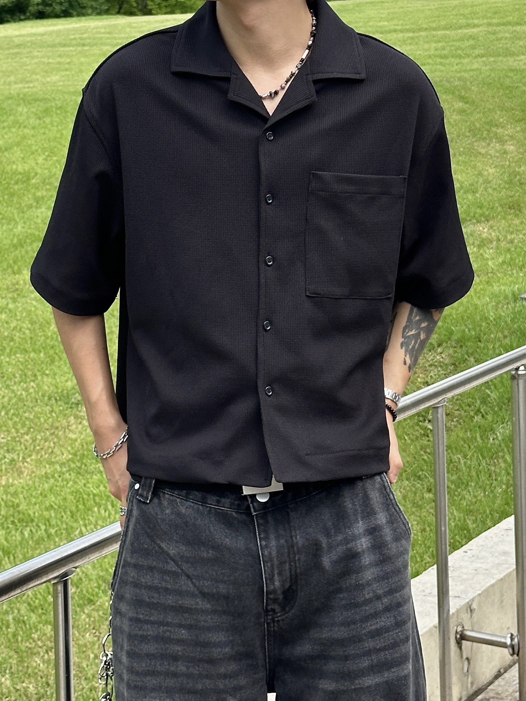 Maison Mihara Yasuhiro Blakey OG STC Sole Paper Like Leather Low-top Sneakers Black 착용 스타일 - 3