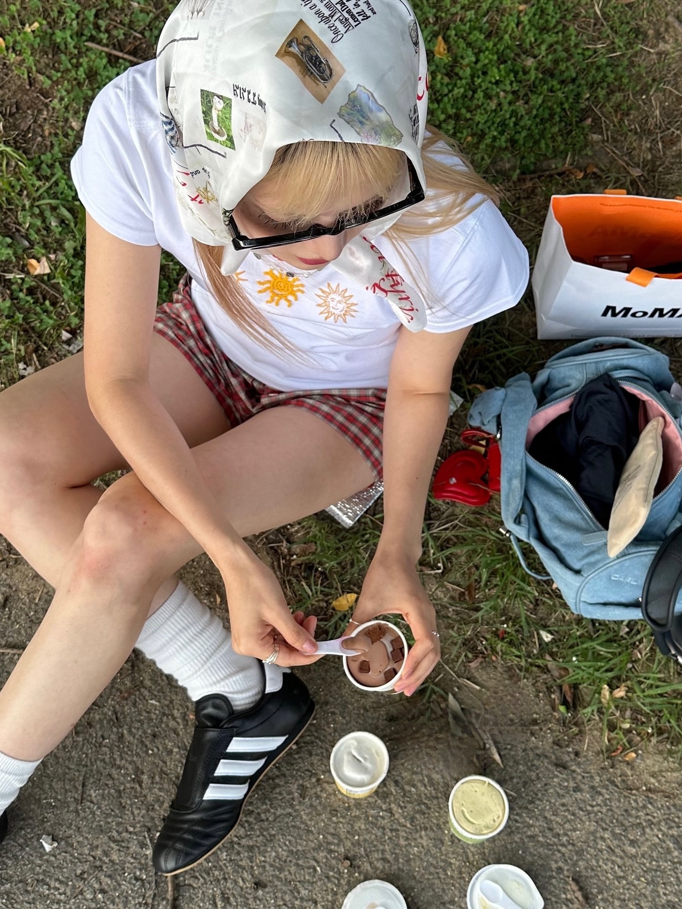 STU Women’s Sun Beads T-shirt White 착용 스타일 - 4
