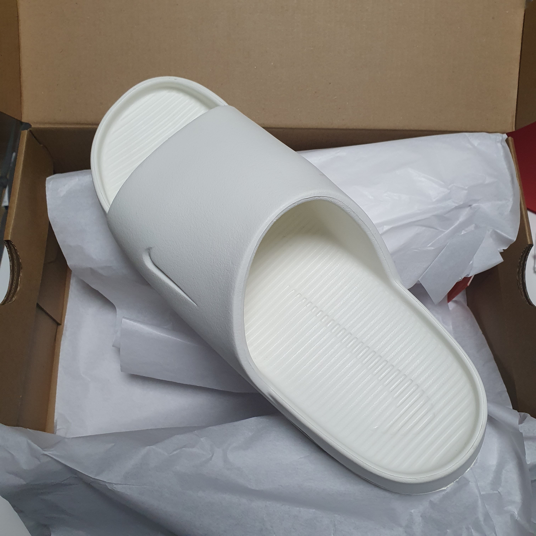 Nike Calm Slide Sail 착용 스타일