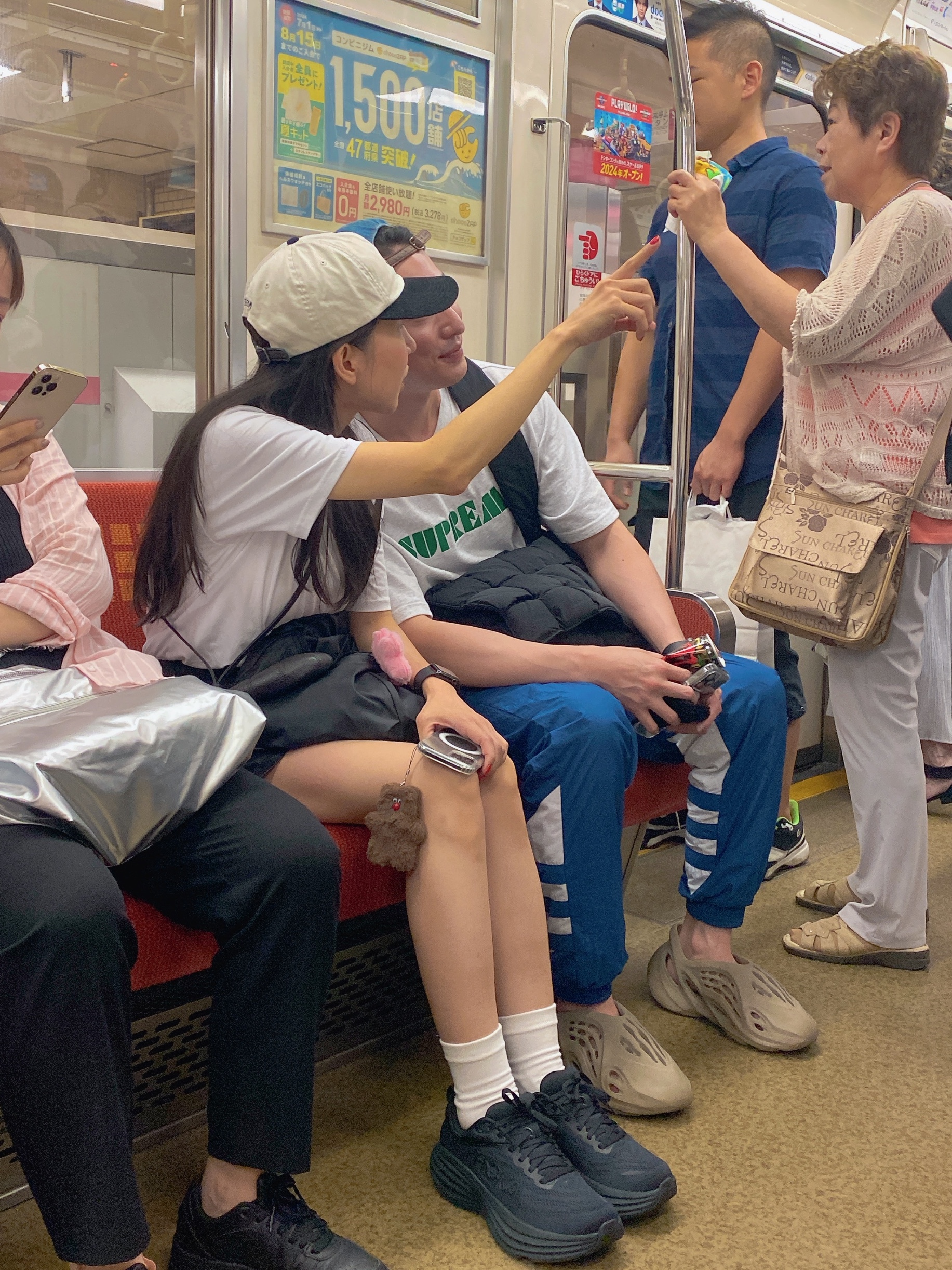 Supreme Stencil Embroidered S/S Top Ash Grey - 24SS, Supreme 2-Tone S Logo 6-Panel Stone - 24SS 착용 스타일 - 1