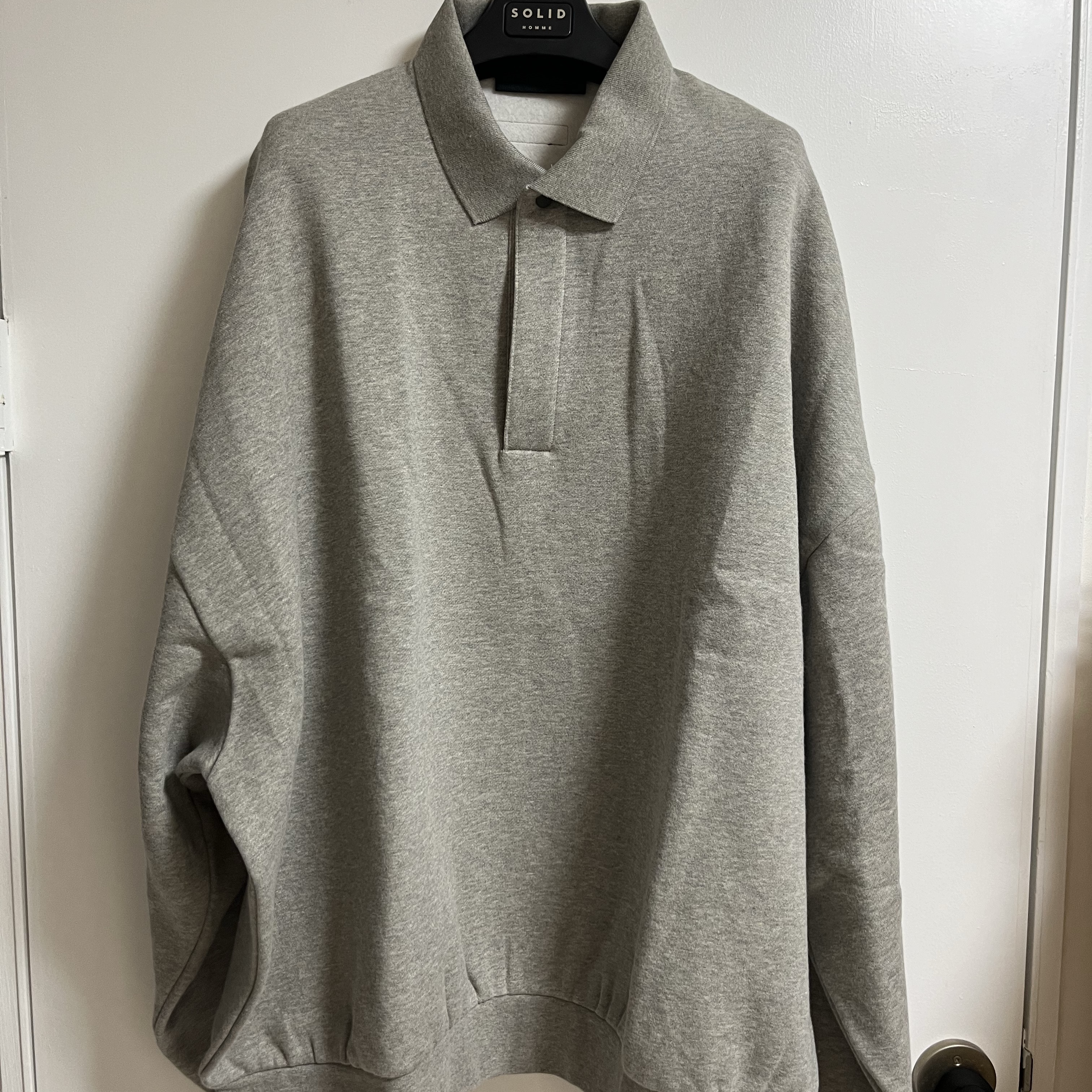 Essentials Longsleeve Polo Dark Heather Oatmeal - 24SS 착용 스타일