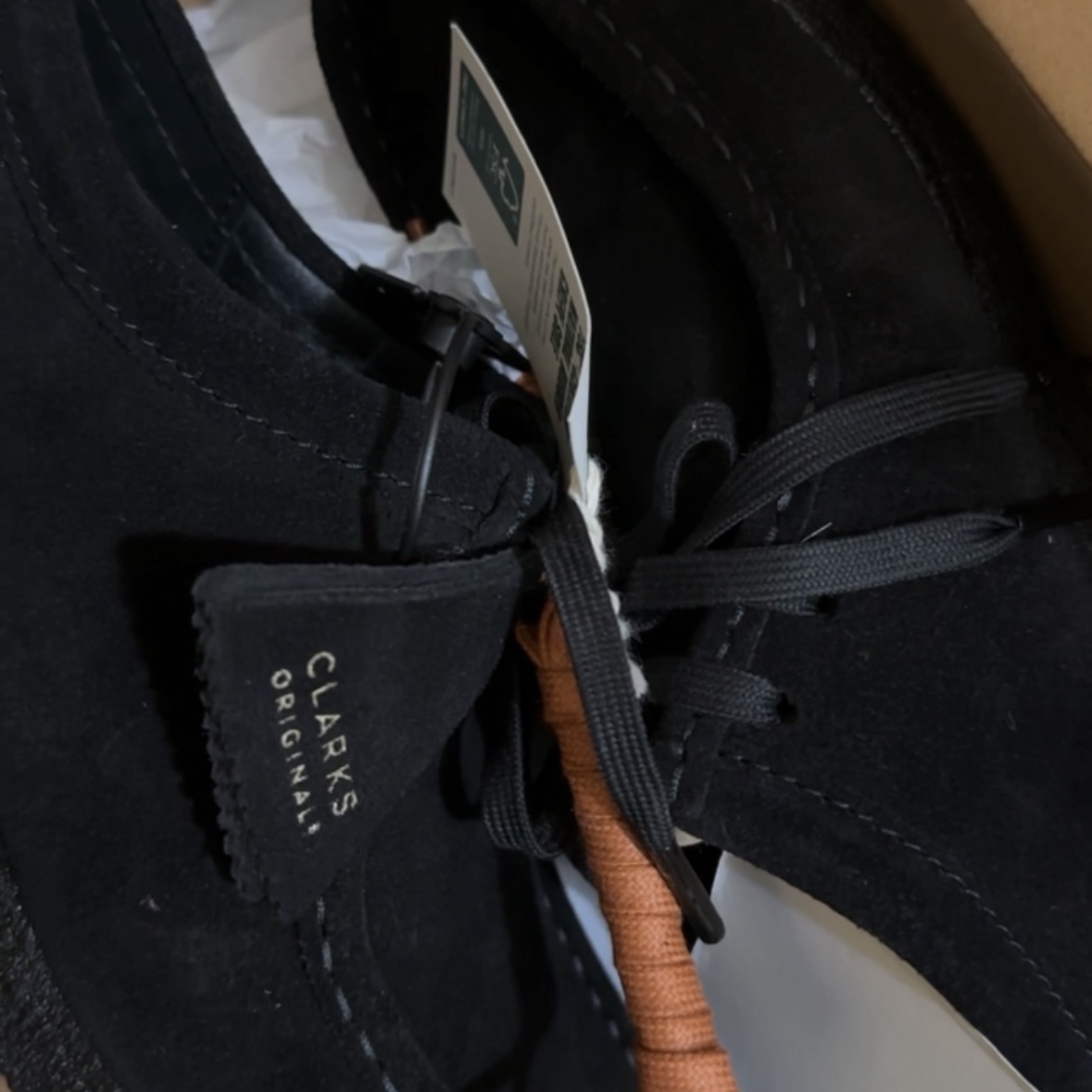 Clarks Wallabee Black Suede 착용 스타일
