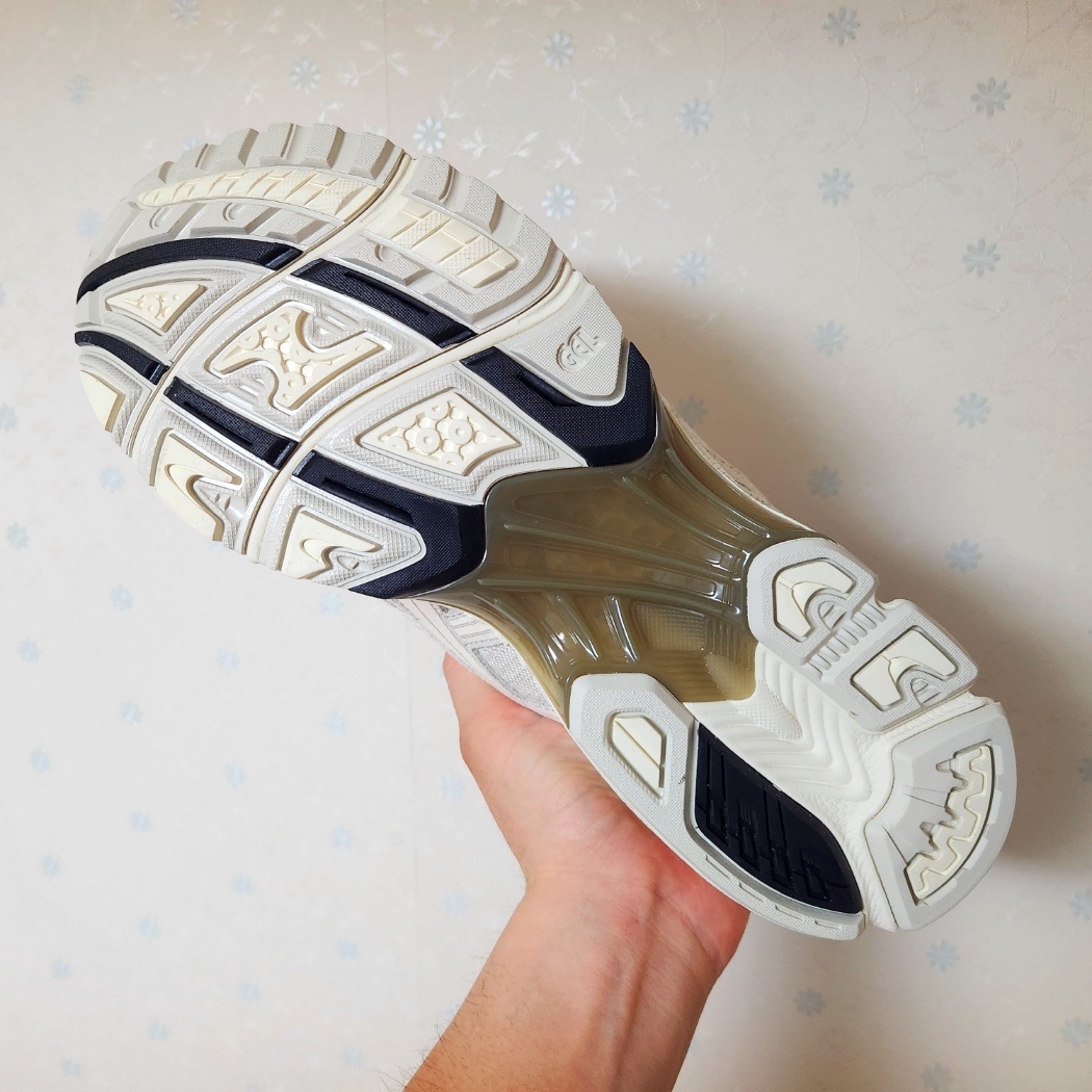 Asics Gel-Kayano 14 Imperfection Pack Cream 착용 스타일 - 3