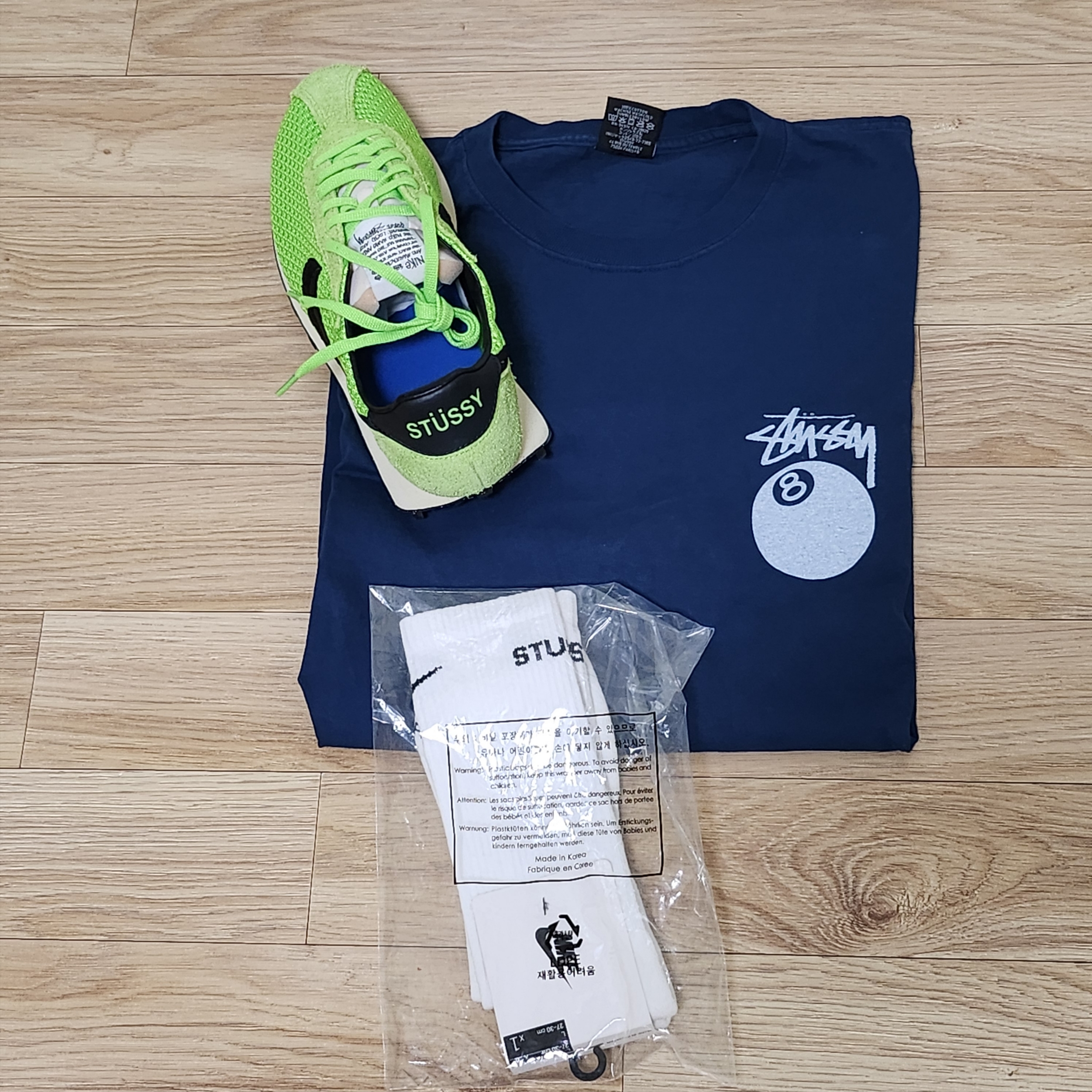 Stussy 8 Ball Pigment Dyed T-Shirt Navy, Nike x Stussy LD-1000 SP Action Green and Black 착용 스타일
