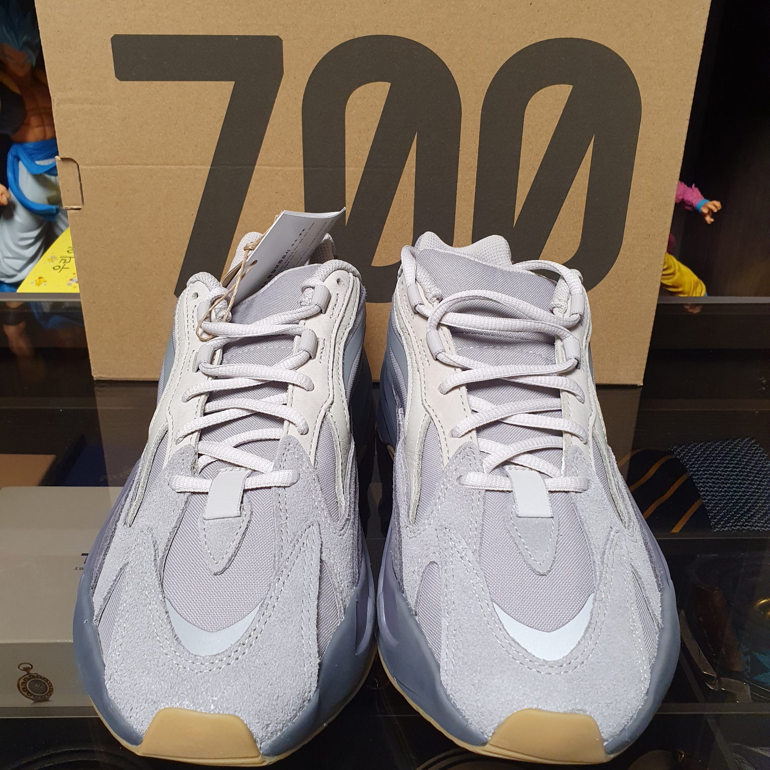 Adidas Yeezy Boost 700 V2 Tephra 2023 착용 스타일 - 1