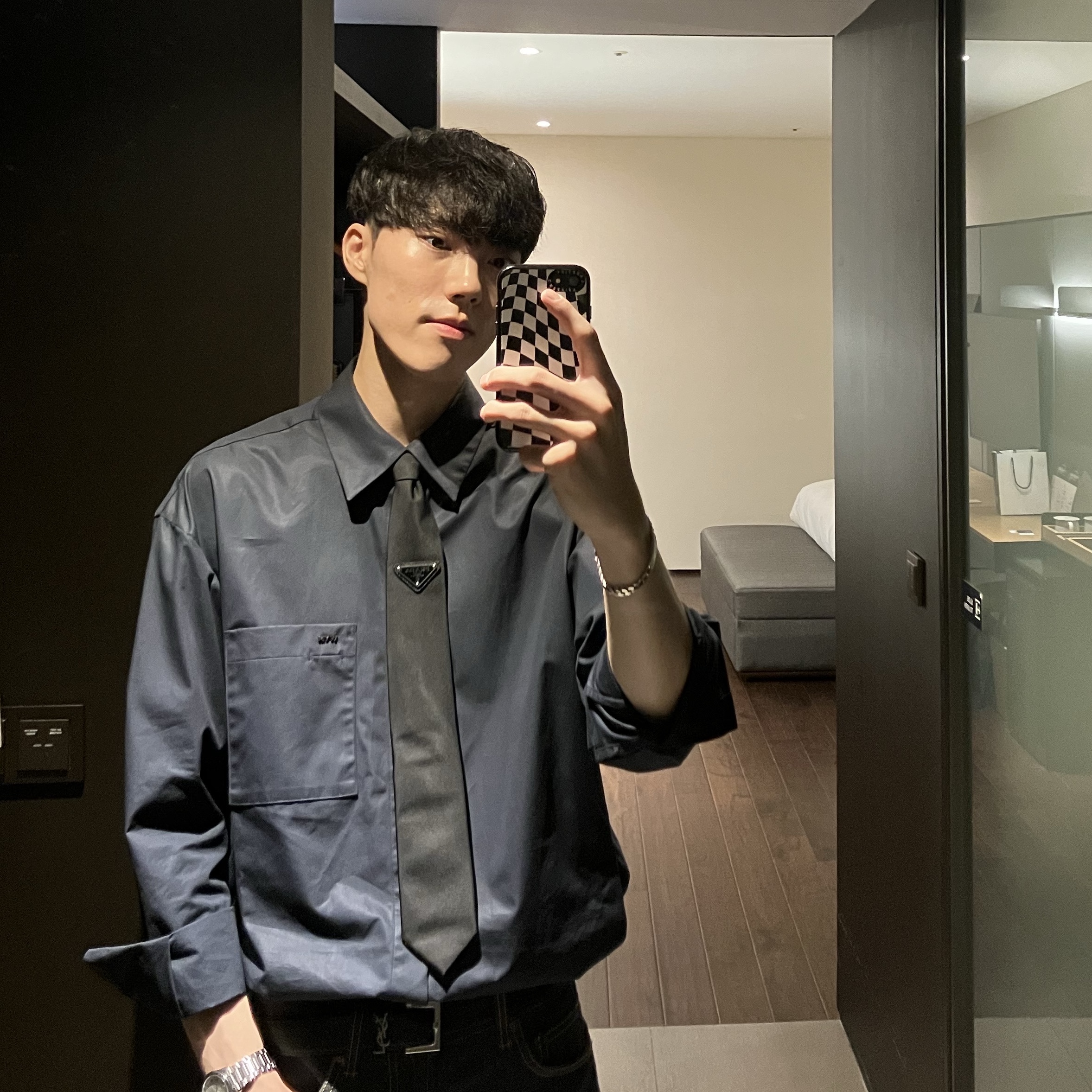 Prada Re-Nylon Gabardine Tie Black, Wooyoungmi Cotton Back Logo Shirt Navy - 24FW 착용 스타일 - 1