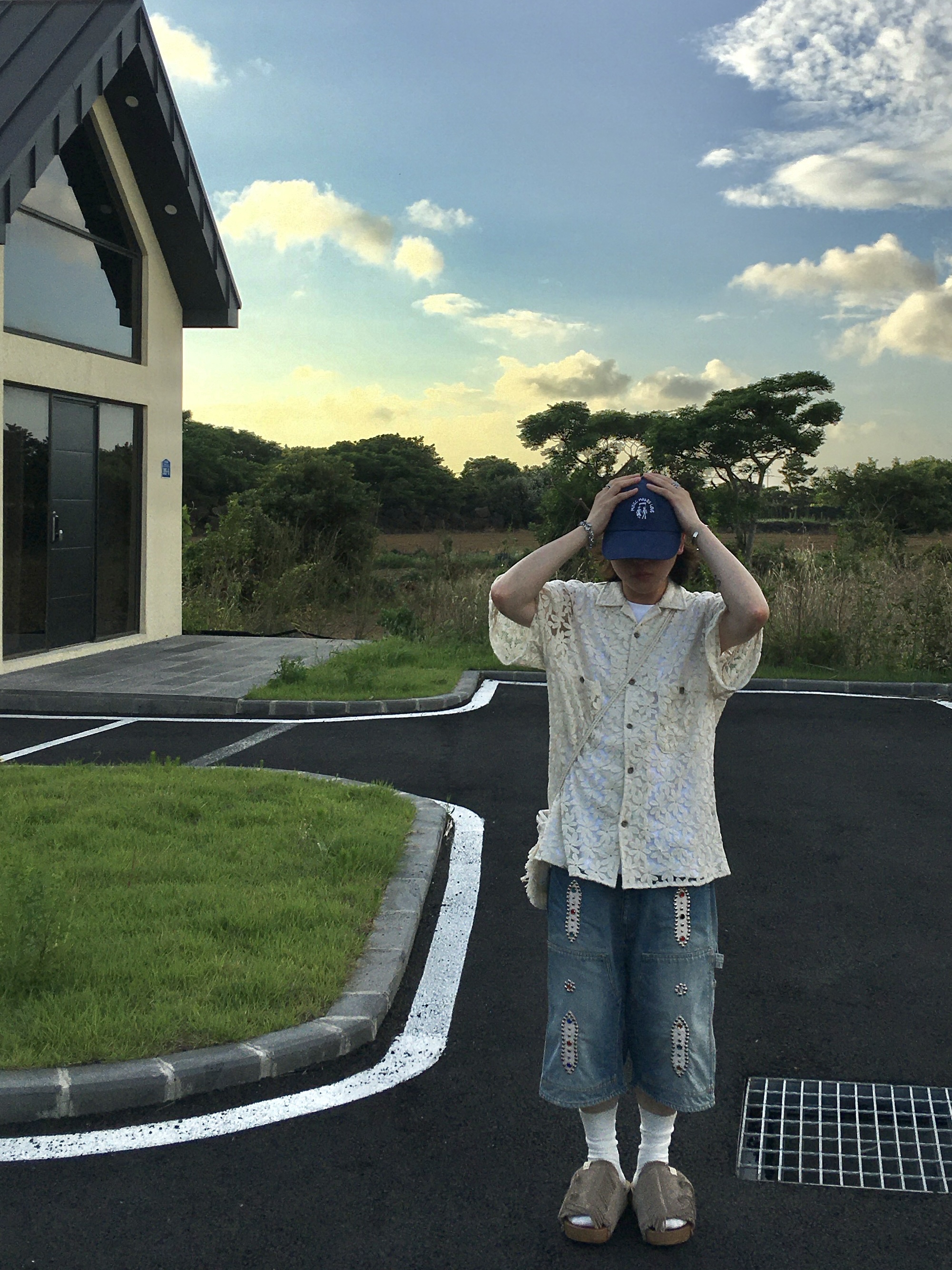 Kapital 14 oz. Denim Short Pants Studs Remake Indigo (Processing), Visvim Christo Shaman Folk Sand - 24SS 착용 스타일 - 3