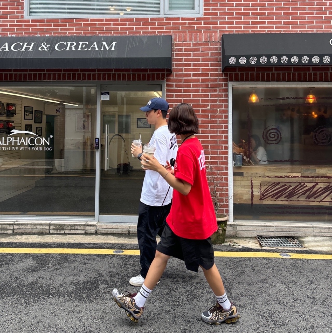 Iro Club De Paris Edition Cotton T-Shirt Red, Iro Club De Paris Edition Cotton T-Shirt White 착용 스타일 - 1