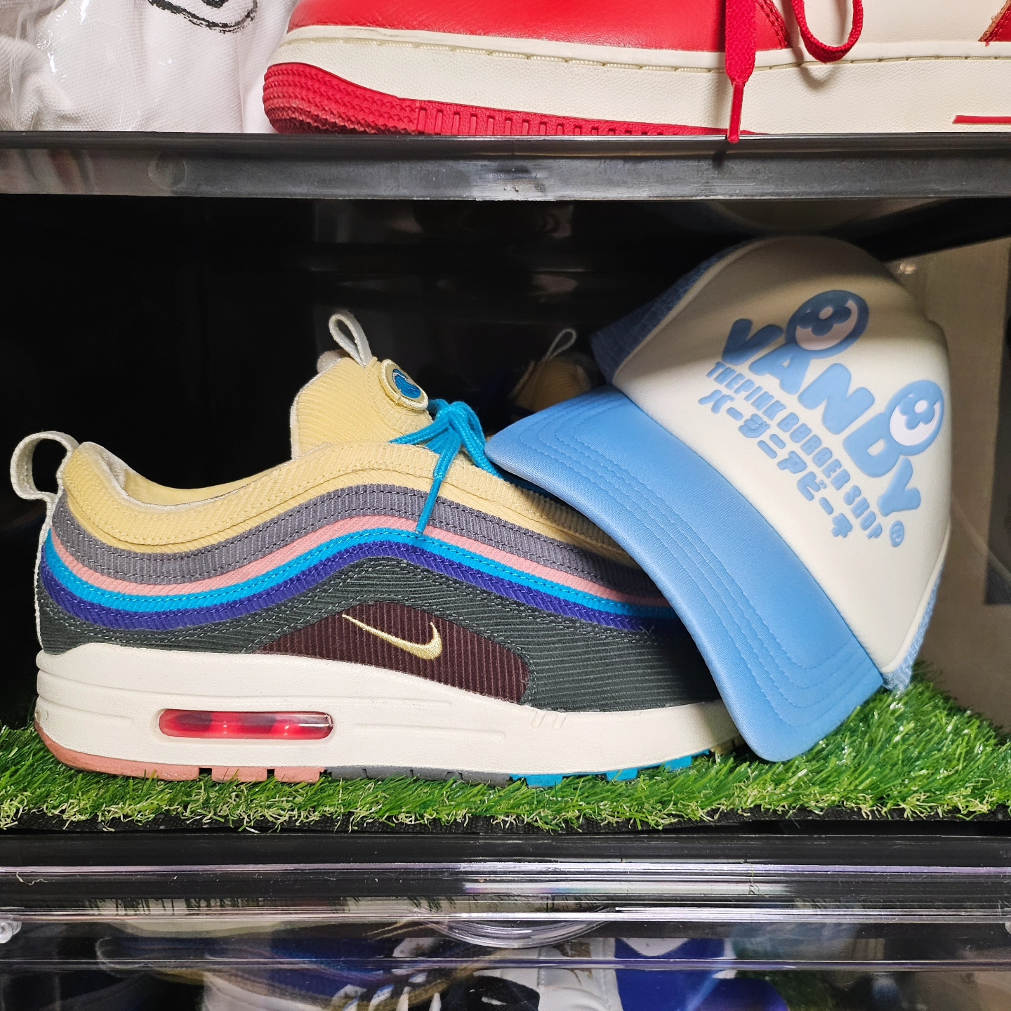 Nike x Sean Wotherspoon Air Max 1/97, (W) Jordan 1 x Travis Scott Retro Low OG SP Canary 착용 스타일 - 1