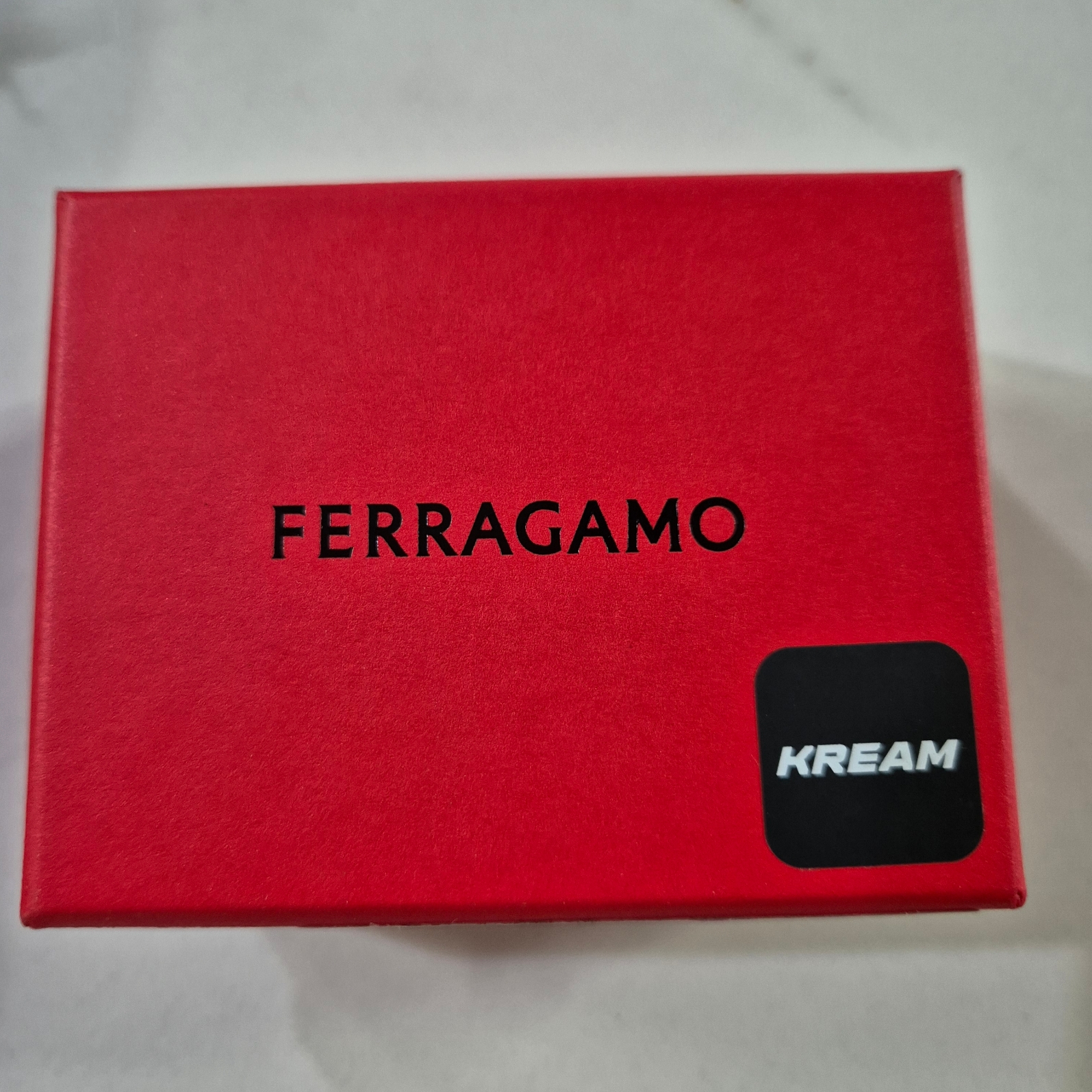(W) Ferragamo Gancini Pendant Necklace Brass & Gold 착용 스타일 - 2