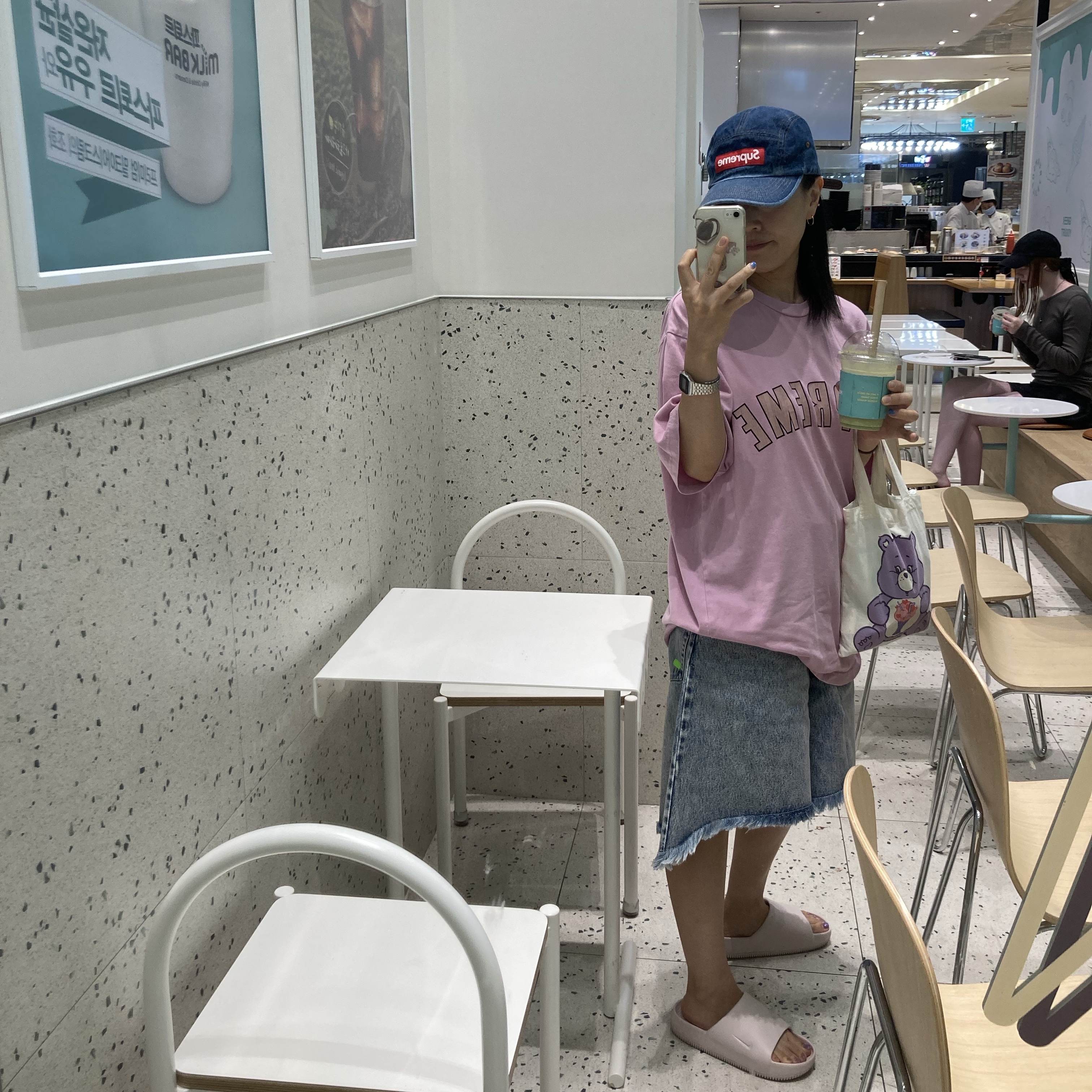 Supreme Cracked Arc S/S Top Pink - 24SS, Supreme Washed Chino Twill Camp Cap Denim - 22FW 착용 스타일 - 1
