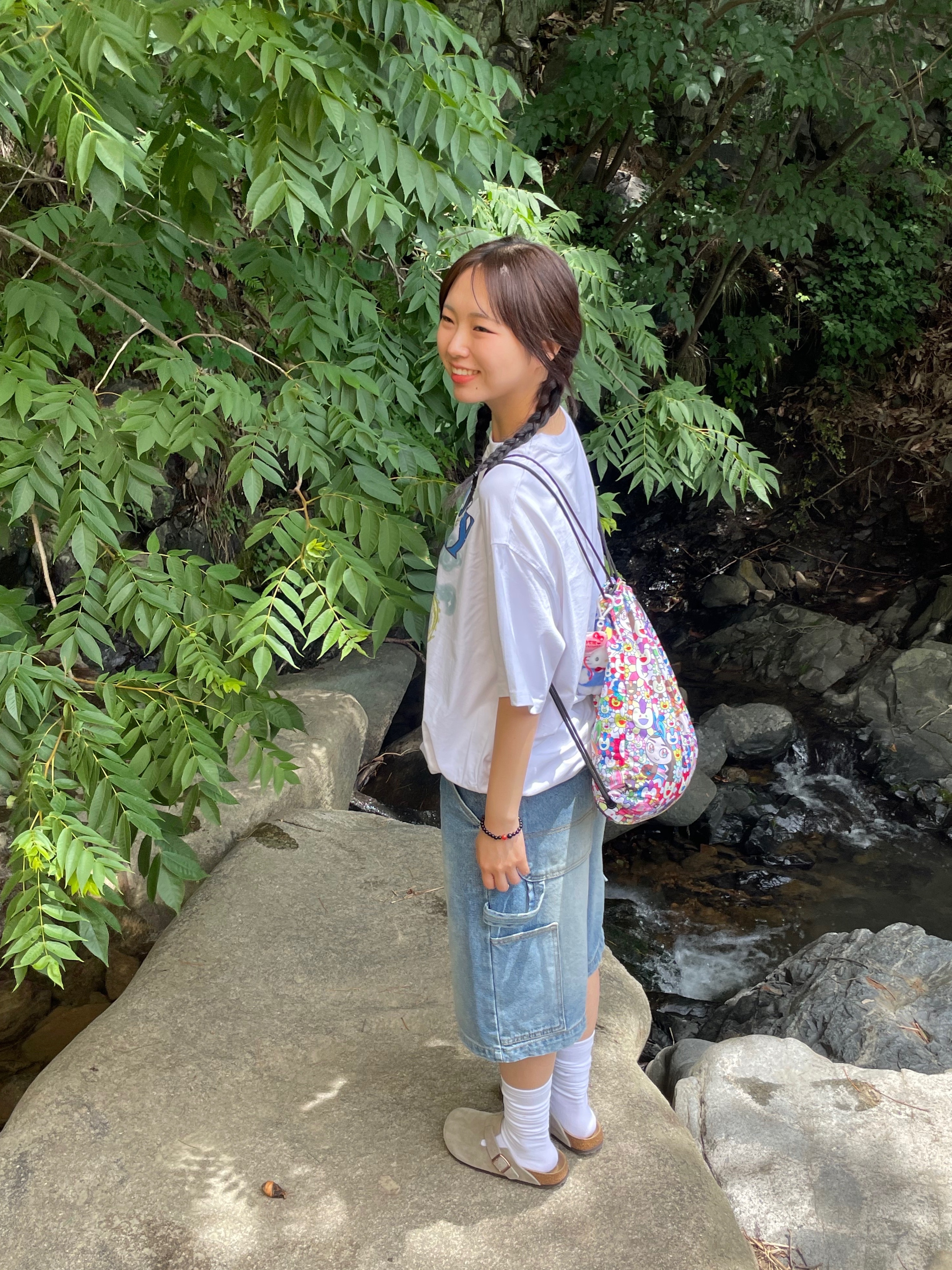NewJeans Supernatural NJ x Murakami Drawstring Bag Ver., Birkenstock Boston Soft Footbed Taupe - Narrow 착용 스타일 - 2