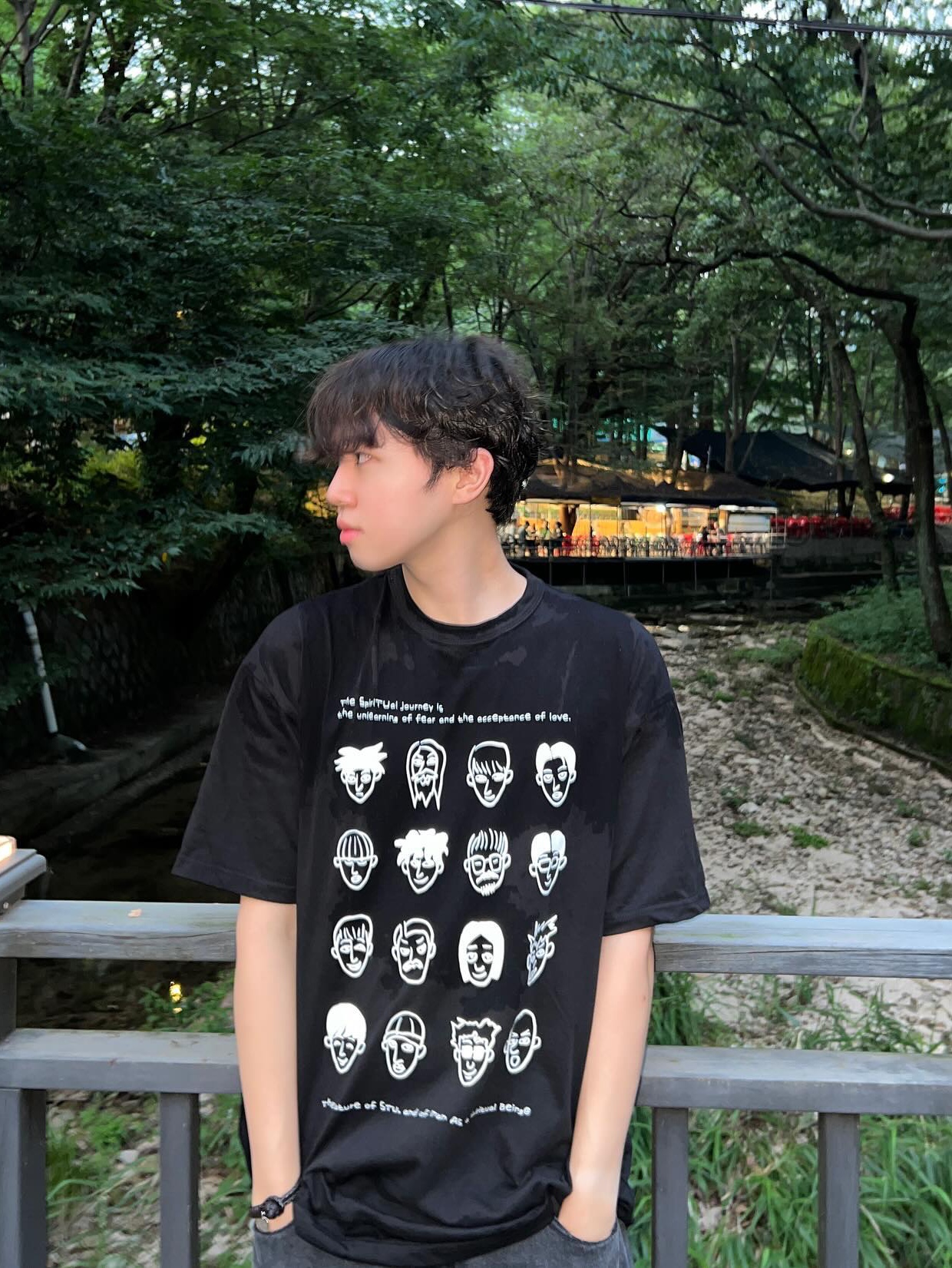STU Character Printing T-shirt Black 착용 스타일