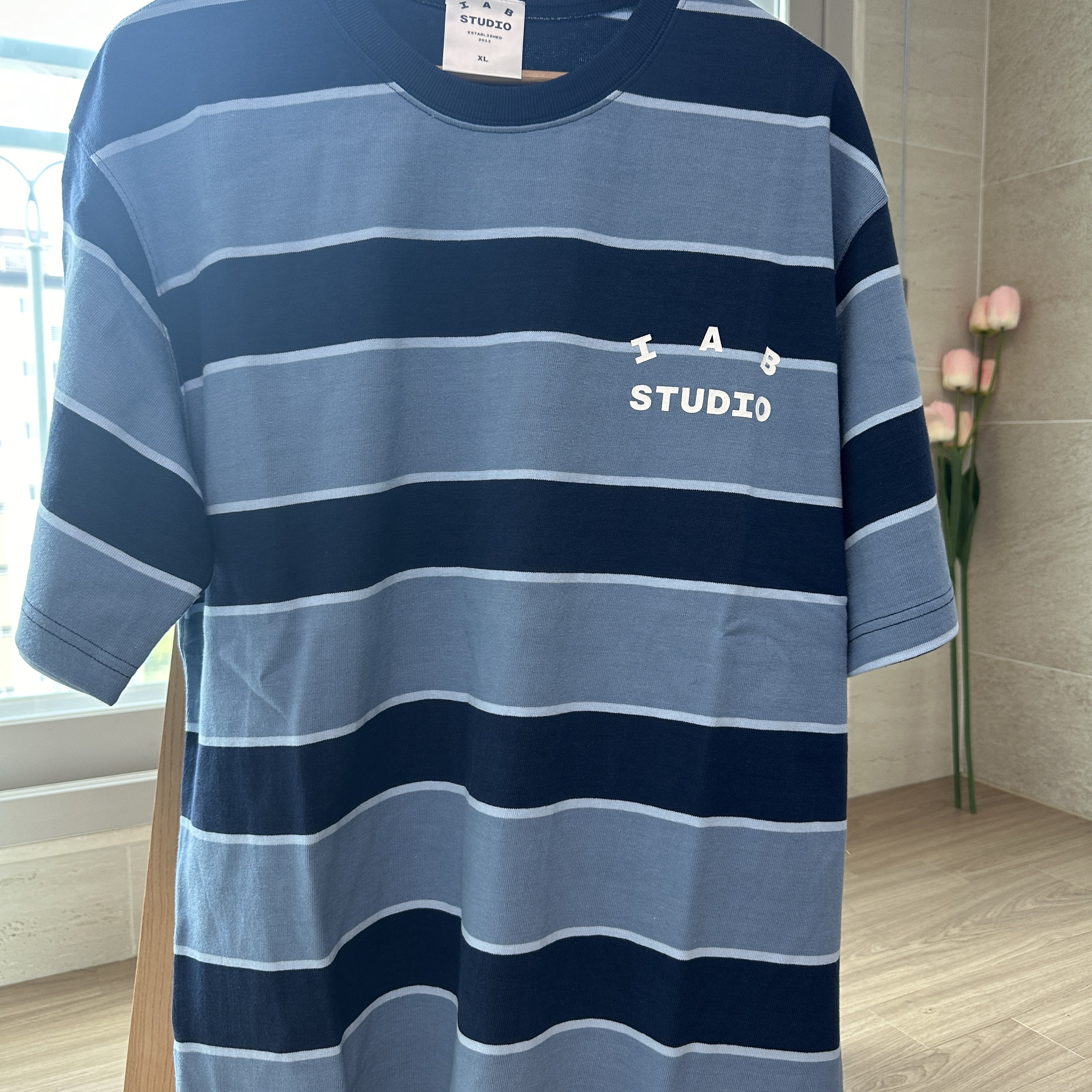 IAB Studio Striped T-Shirt Blue White 착용 스타일 - 2